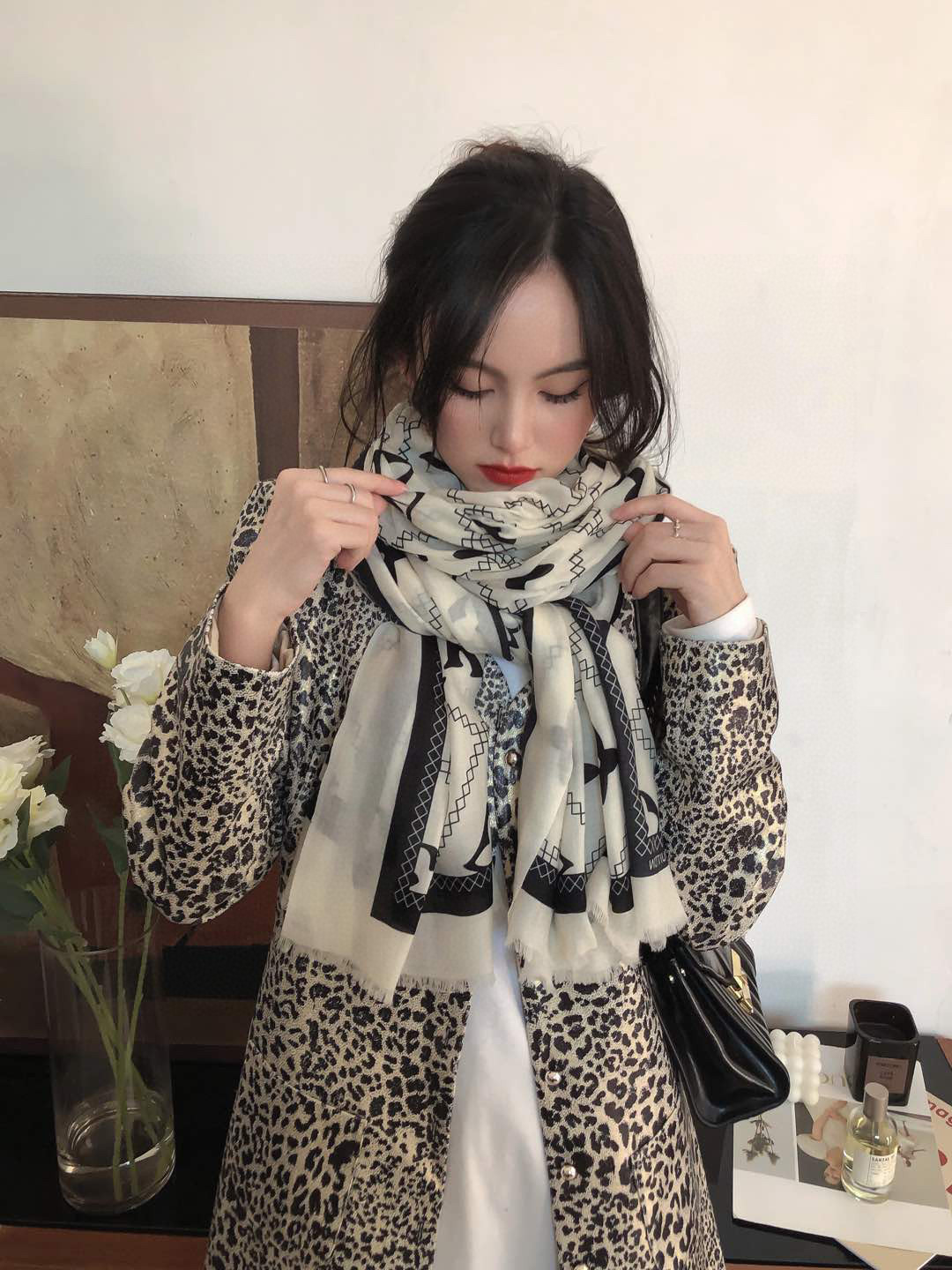   上新真心赞‼️【LV】薄羊绒长巾本款 羊绒长巾专柜同步‼️喷墨工艺呈现鲜活色彩。品质超级好‼️重磅巨