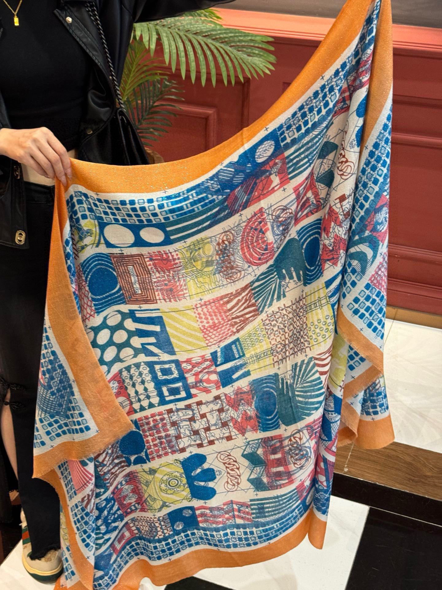   会发光发亮的围巾 爱马仕 专柜同步 买了都说好看羊绒印花‼️推荐💕顶级工艺超值‼️爱马仕专柜爆款🎁🎁