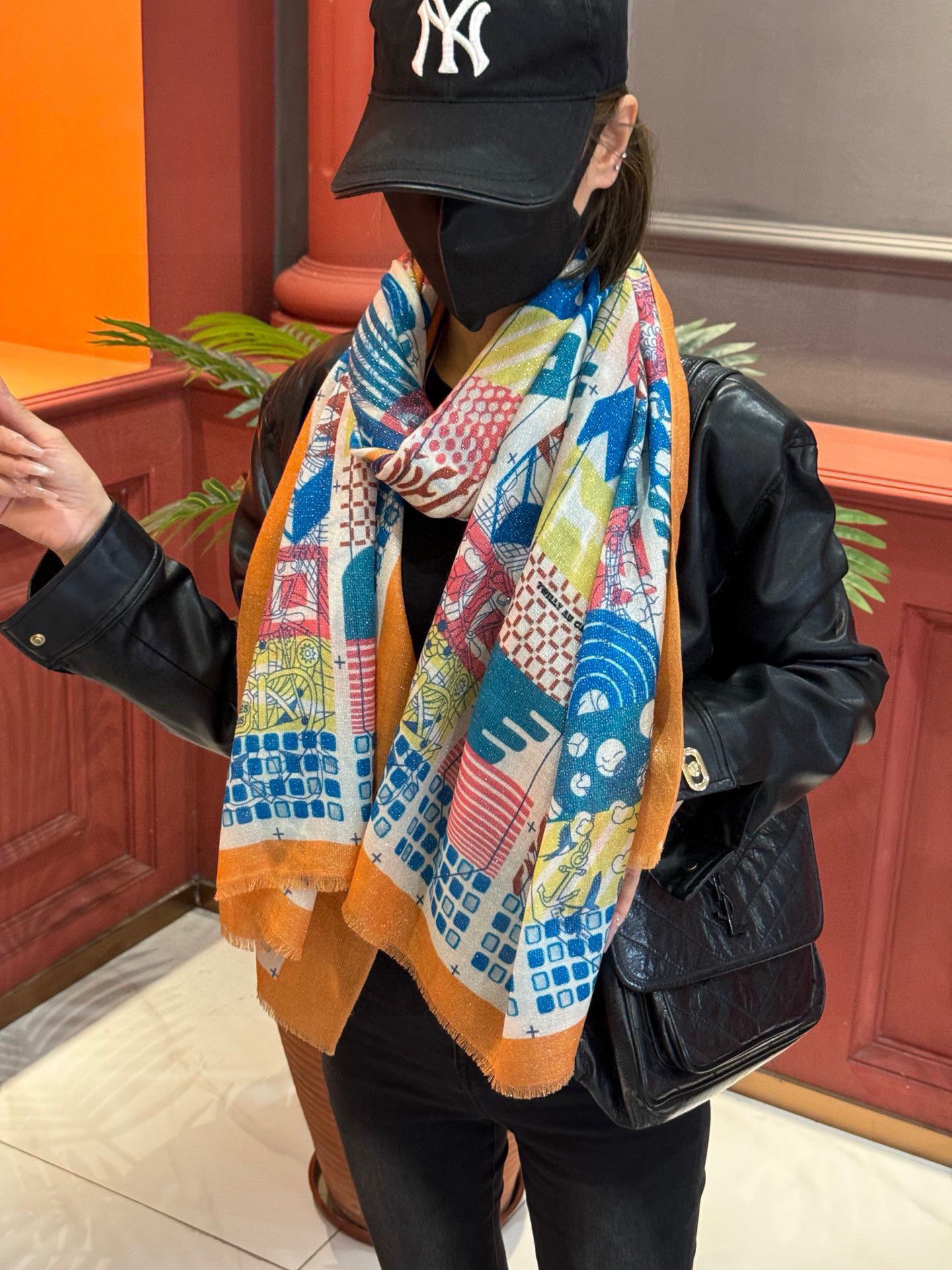   会发光发亮的围巾 爱马仕 专柜同步 买了都说好看羊绒印花‼️推荐💕顶级工艺超值‼️爱马仕专柜爆款🎁🎁