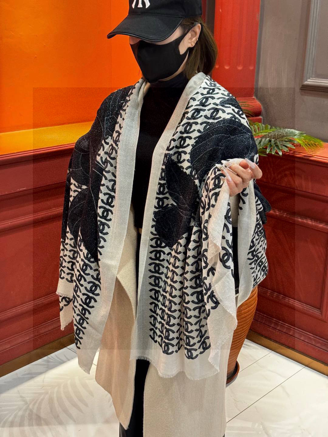  上新🌟  会发光发亮的围巾 💄💋新款客供银线💖羊绒面料长巾 😘美翻了流泪【银线双C图案】御用殿堂级极‼