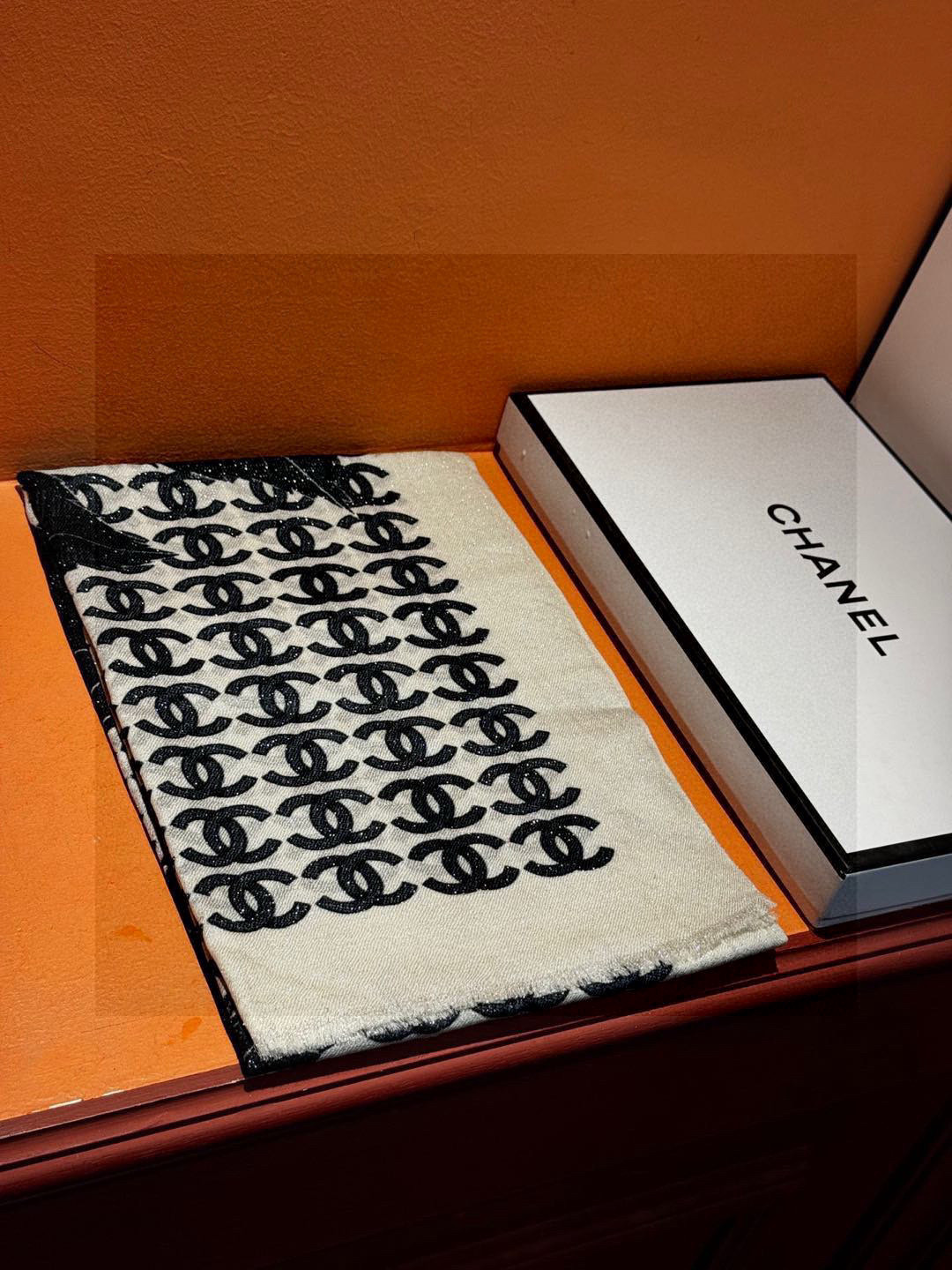  上新🌟  会发光发亮的围巾 💄💋新款客供银线💖羊绒面料长巾 😘美翻了流泪【银线双C图案】御用殿堂级极‼