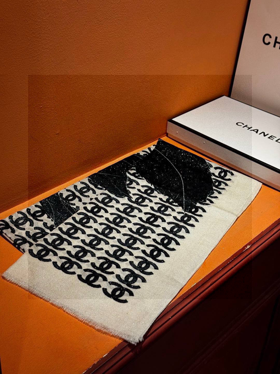  上新🌟  会发光发亮的围巾 💄💋新款客供银线💖羊绒面料长巾 😘美翻了流泪【银线双C图案】御用殿堂级极‼