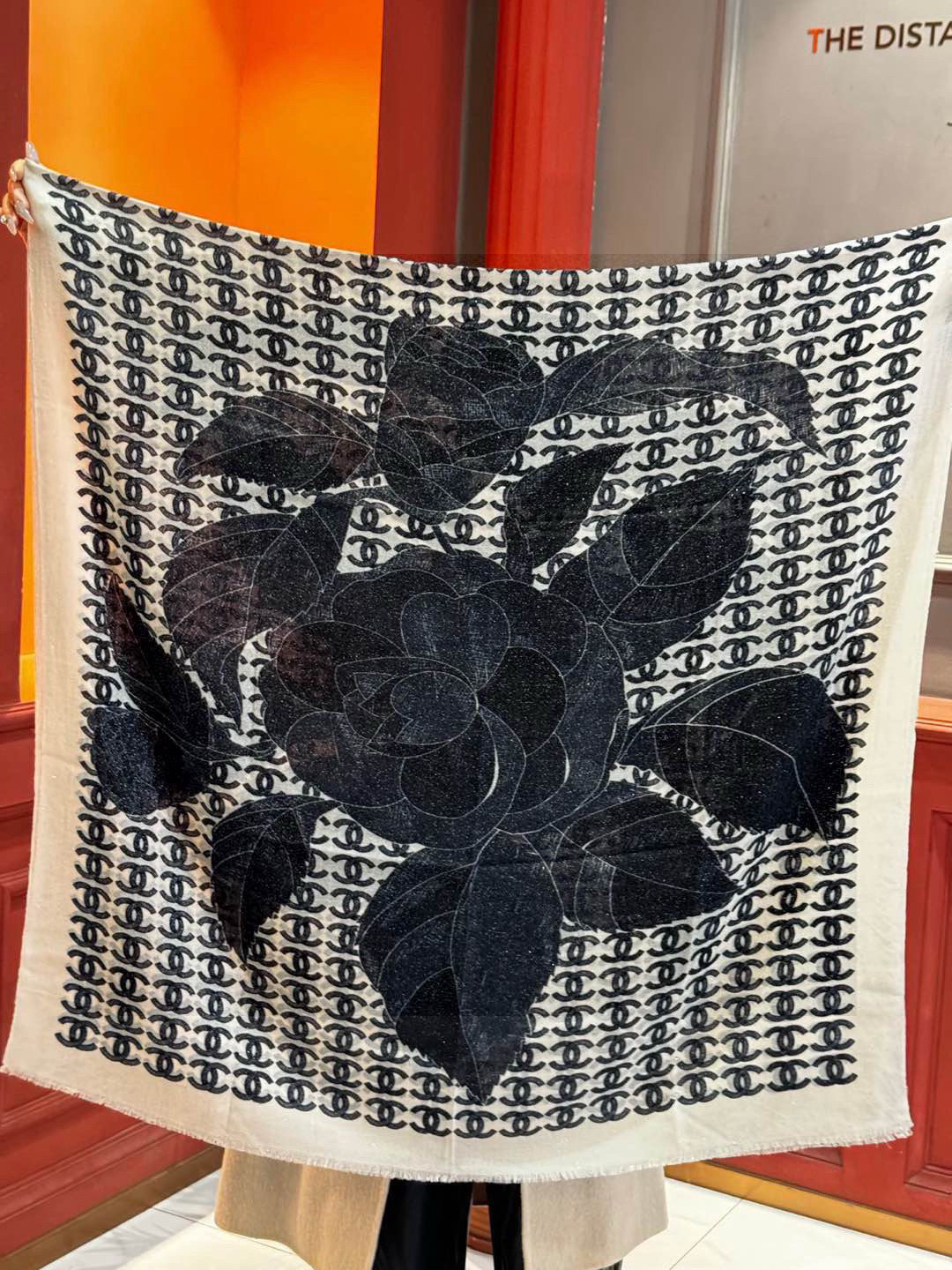  上新🌟  会发光发亮的围巾 💄💋新款客供银线💖羊绒面料长巾 😘美翻了流泪【银线双C图案】御用殿堂级极‼