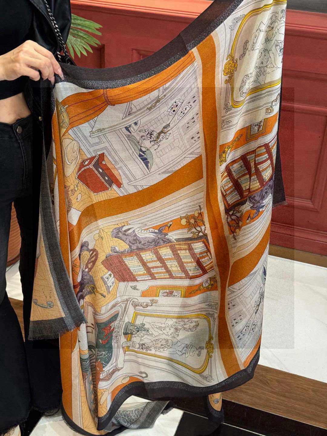   会发光发亮的围巾 爱马仕 专柜同步 买了都说好看羊绒印花‼️推荐💕顶级工艺超值‼️爱马仕专柜爆款🎁🎁