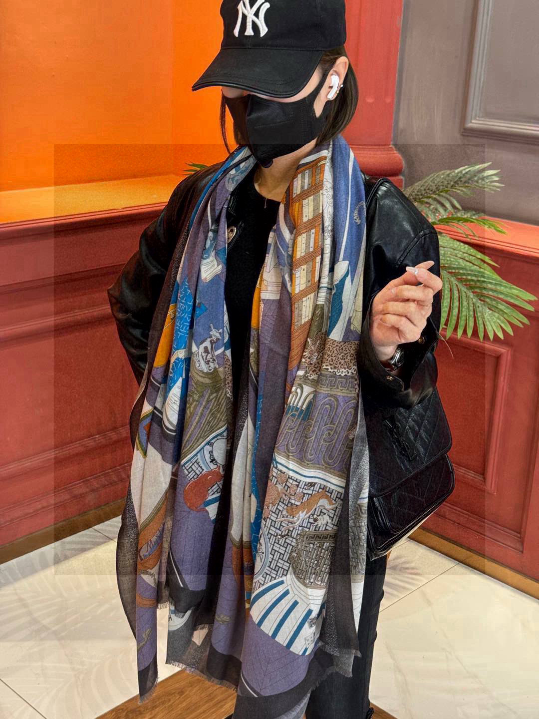   会发光发亮的围巾 爱马仕 专柜同步 买了都说好看羊绒印花‼️推荐💕顶级工艺超值‼️爱马仕专柜爆款🎁🎁