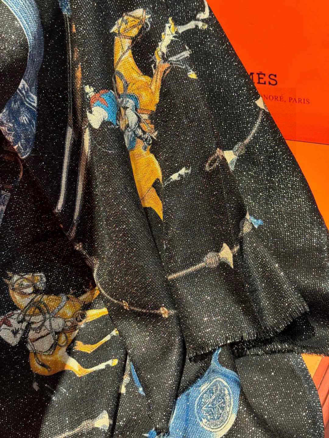   会发光发亮的围巾 新款🆕🏇🏇买了都说好看‼️推荐💕顶级工艺超值‼️爱马仕专柜爆款🎁💟立体呈现图案纹路