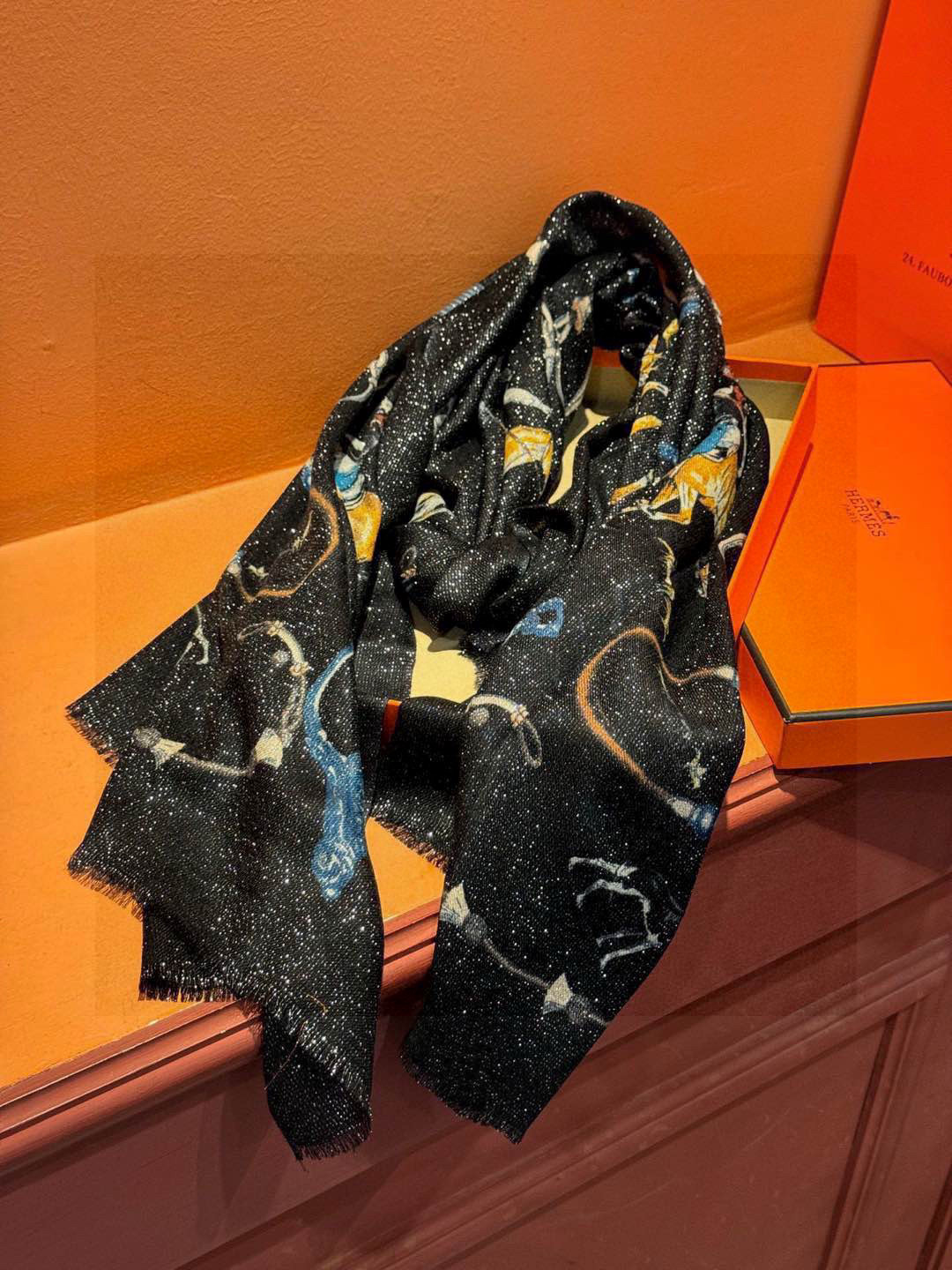   会发光发亮的围巾 新款🆕🏇🏇买了都说好看‼️推荐💕顶级工艺超值‼️爱马仕专柜爆款🎁💟立体呈现图案纹路