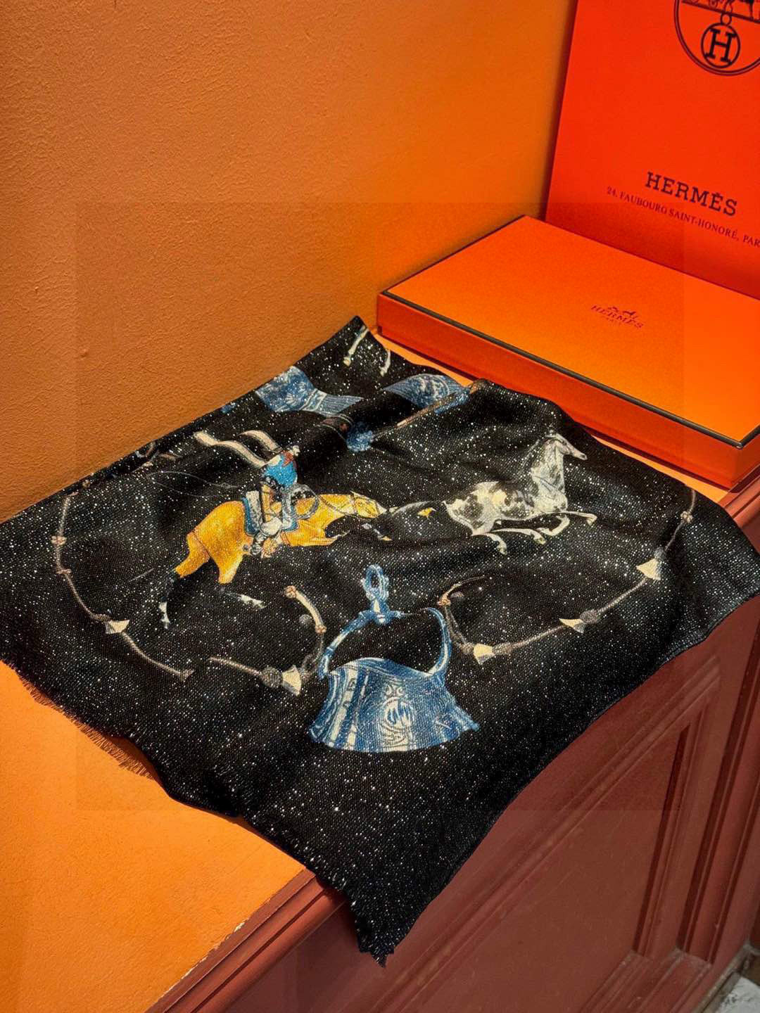   会发光发亮的围巾 新款🆕🏇🏇买了都说好看‼️推荐💕顶级工艺超值‼️爱马仕专柜爆款🎁💟立体呈现图案纹路