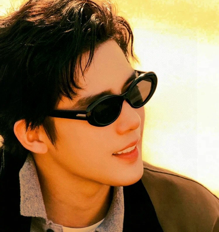 NO:369656,[TR polarization series] Gucci classic small frame design, couples' style is not picky about face shape, whether paired with coat or dress, it shows temperament, polarized lenses prevent UV rays. Model G52032. Glasses, sunglasses, sunglasses, gucci, skirts19860909【TR偏光系列】Gucci经典的小框设计,情侣款不挑脸型,无论搭配大衣还是连衣裙都非常显气质偏光镜片预防紫外线 型号G52032.眼镜墨镜太阳镜,眼镜,gucci,skirts,glasses