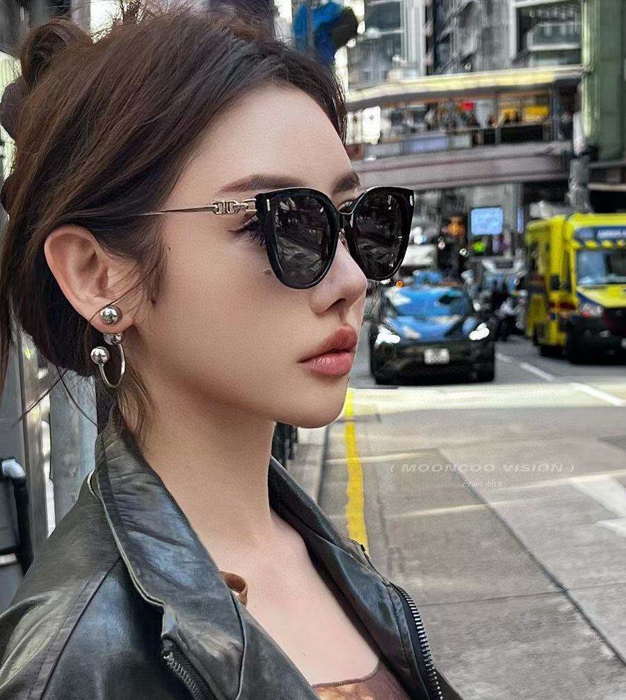   【DIOR】2025新款潮流爆款 时尚方框太阳镜 佩戴舒适 网红潮款墨镜  女士高清加厚偏光太阳镜🕶