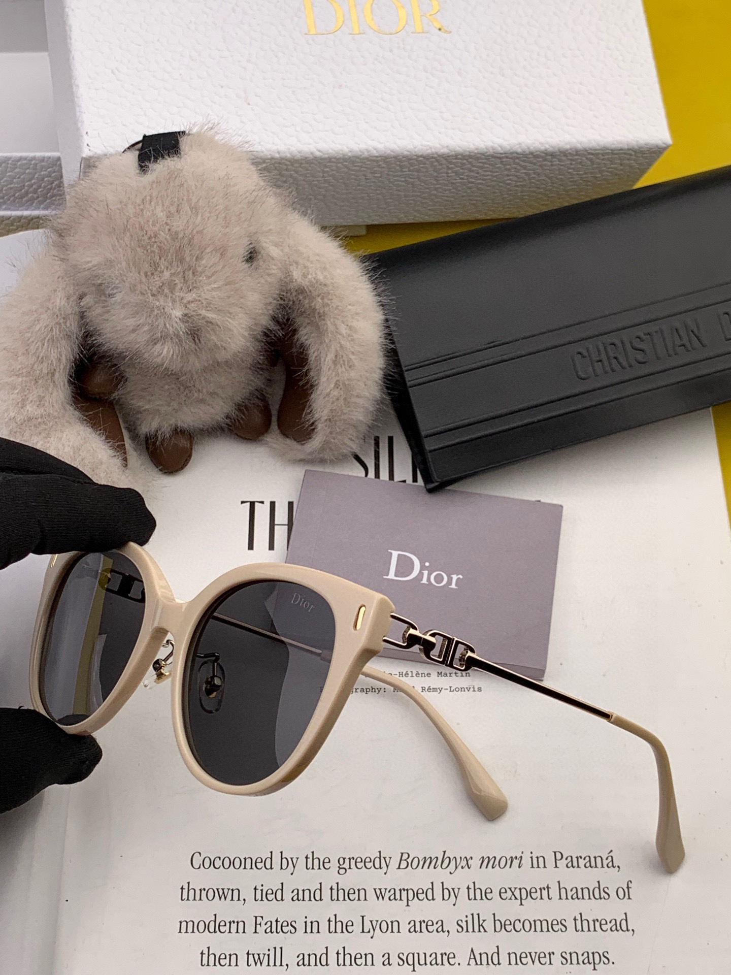   【DIOR】2025新款潮流爆款 时尚方框太阳镜 佩戴舒适 网红潮款墨镜  女士高清加厚偏光太阳镜🕶