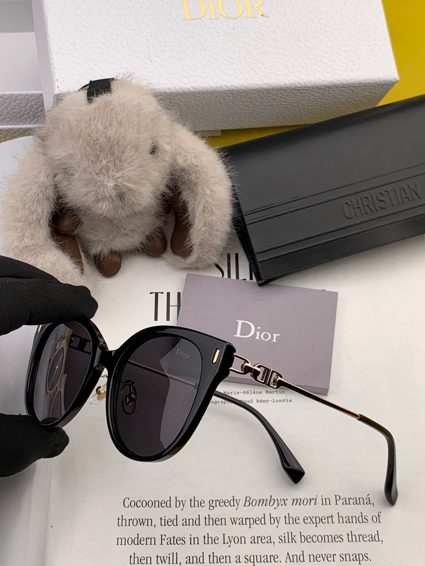   【DIOR】2025新款潮流爆款 时尚方框太阳镜 佩戴舒适 网红潮款墨镜  女士高清加厚偏光太阳镜🕶