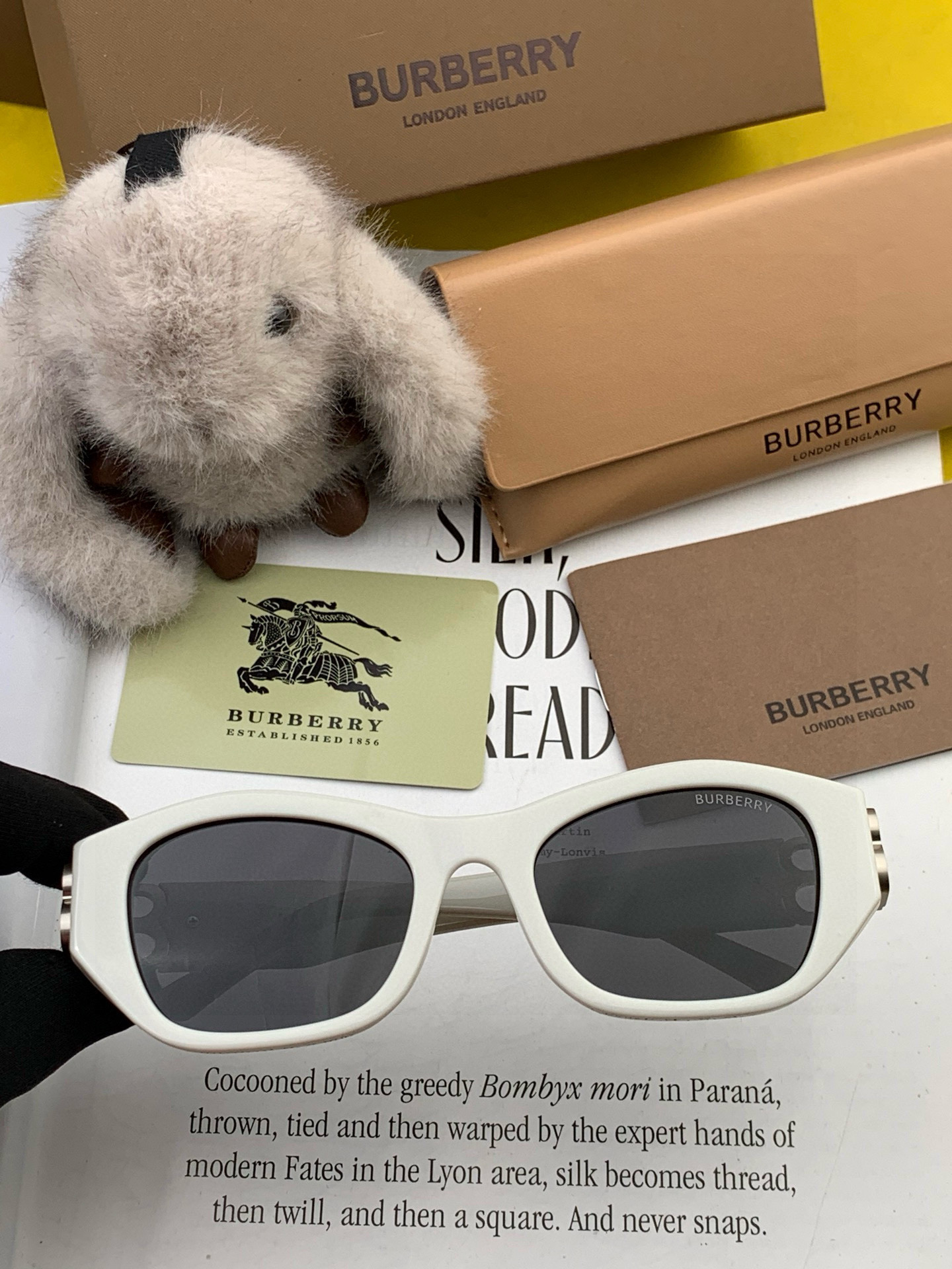  【偏光系列太阳镜】🎈原版出货 巴宝莉网红超爆款💙经典奢华全球风强酷亲亲 时尚方框太阳镜得意 气质非凡😄