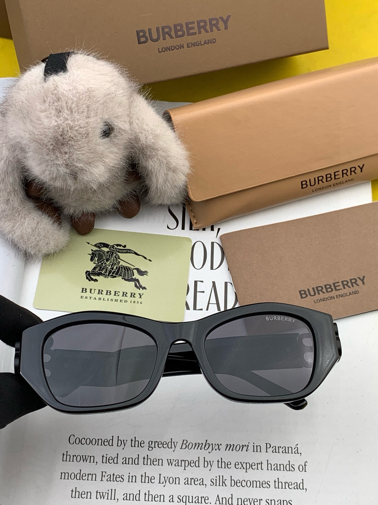  【偏光系列太阳镜】🎈原版出货 巴宝莉网红超爆款💙经典奢华全球风强酷亲亲 时尚方框太阳镜得意 气质非凡😄