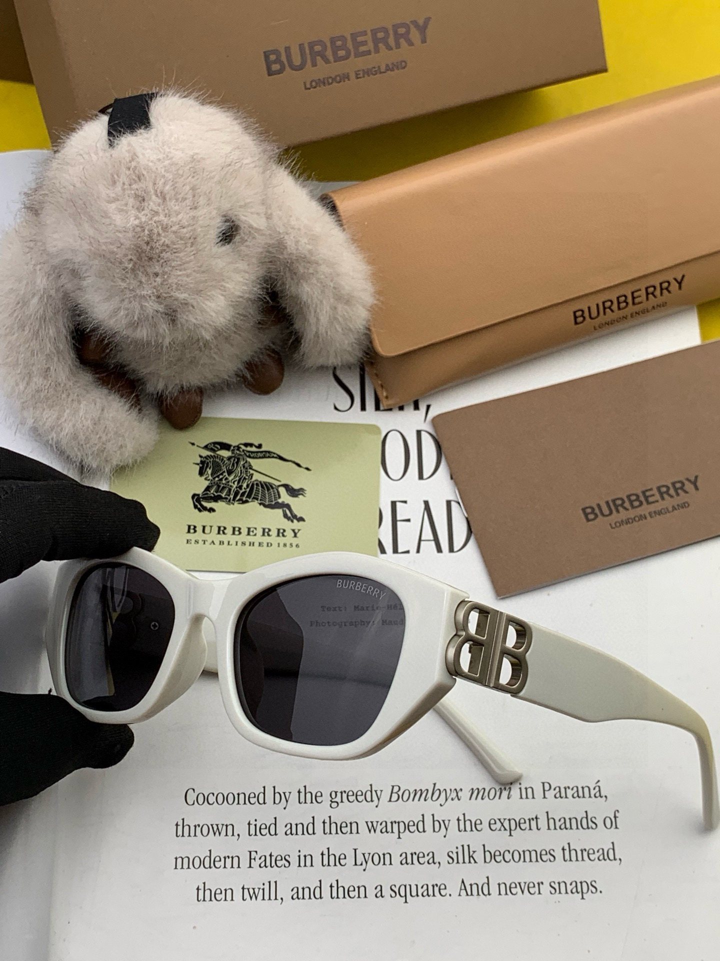  【偏光系列太阳镜】🎈原版出货 巴宝莉网红超爆款💙经典奢华全球风强酷亲亲 时尚方框太阳镜得意 气质非凡😄