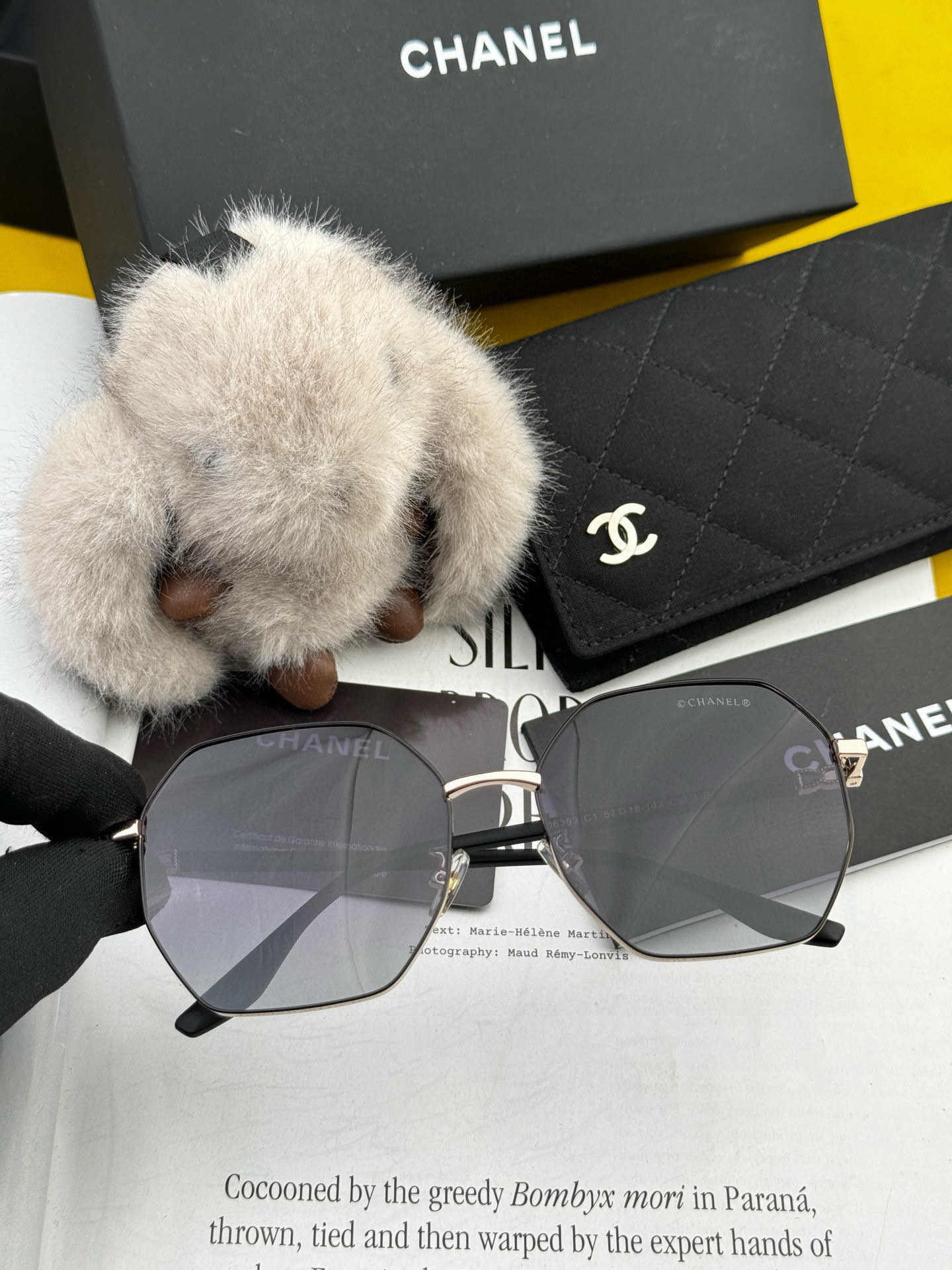    新品CHANEL 香奈儿太阳镜以独特魅力和前卫风格诠释春夏最新眼镜，质感超好佩带舒适 型号：CH3