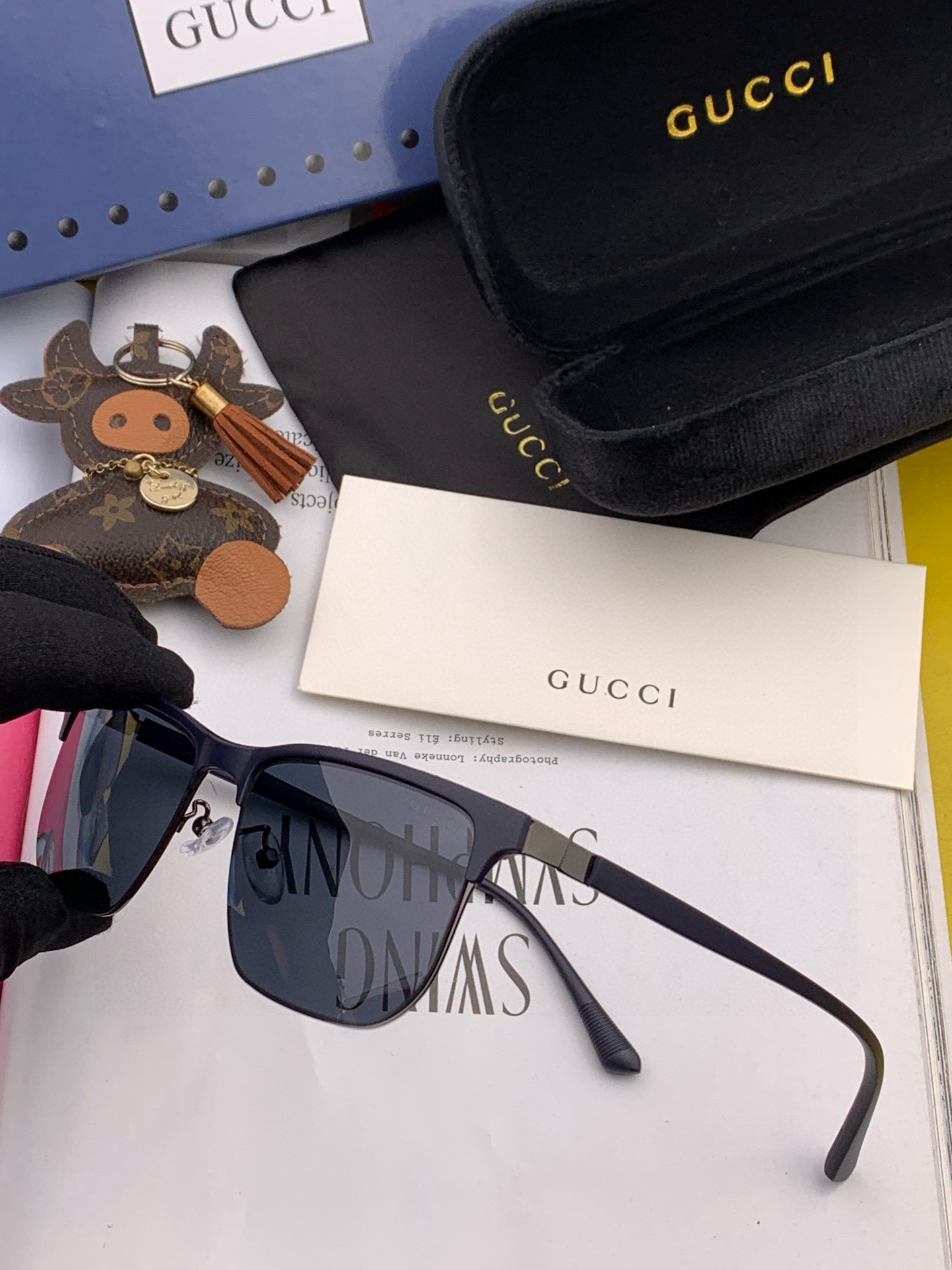   Gucci 。  高品质男女款墨镜   👍 进口宝丽来偏光镜片  。 开车钓鱼都可 。百搭显瘦墨镜韩