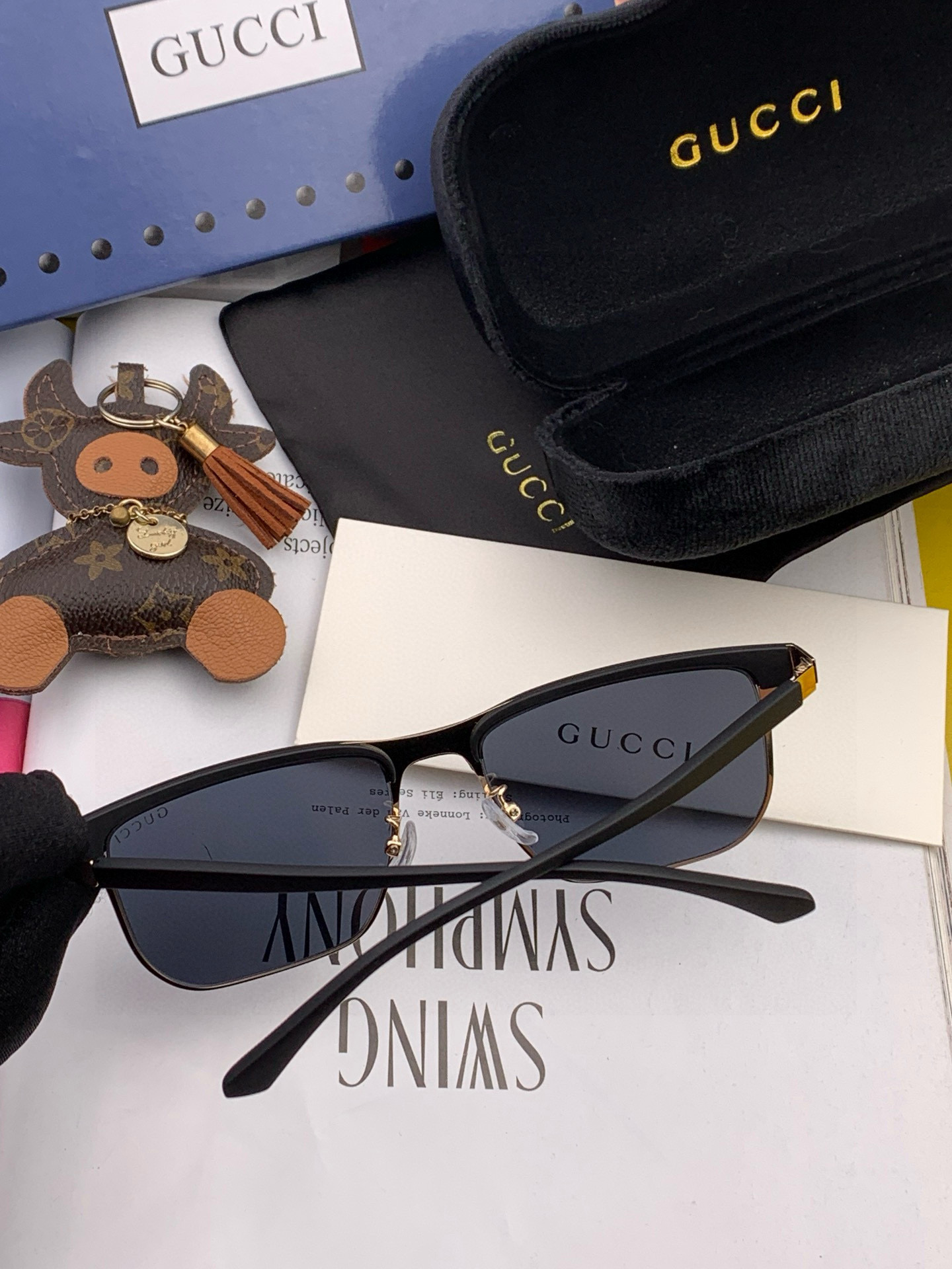   Gucci 。  高品质男女款墨镜   👍 进口宝丽来偏光镜片  。 开车钓鱼都可 。百搭显瘦墨镜韩