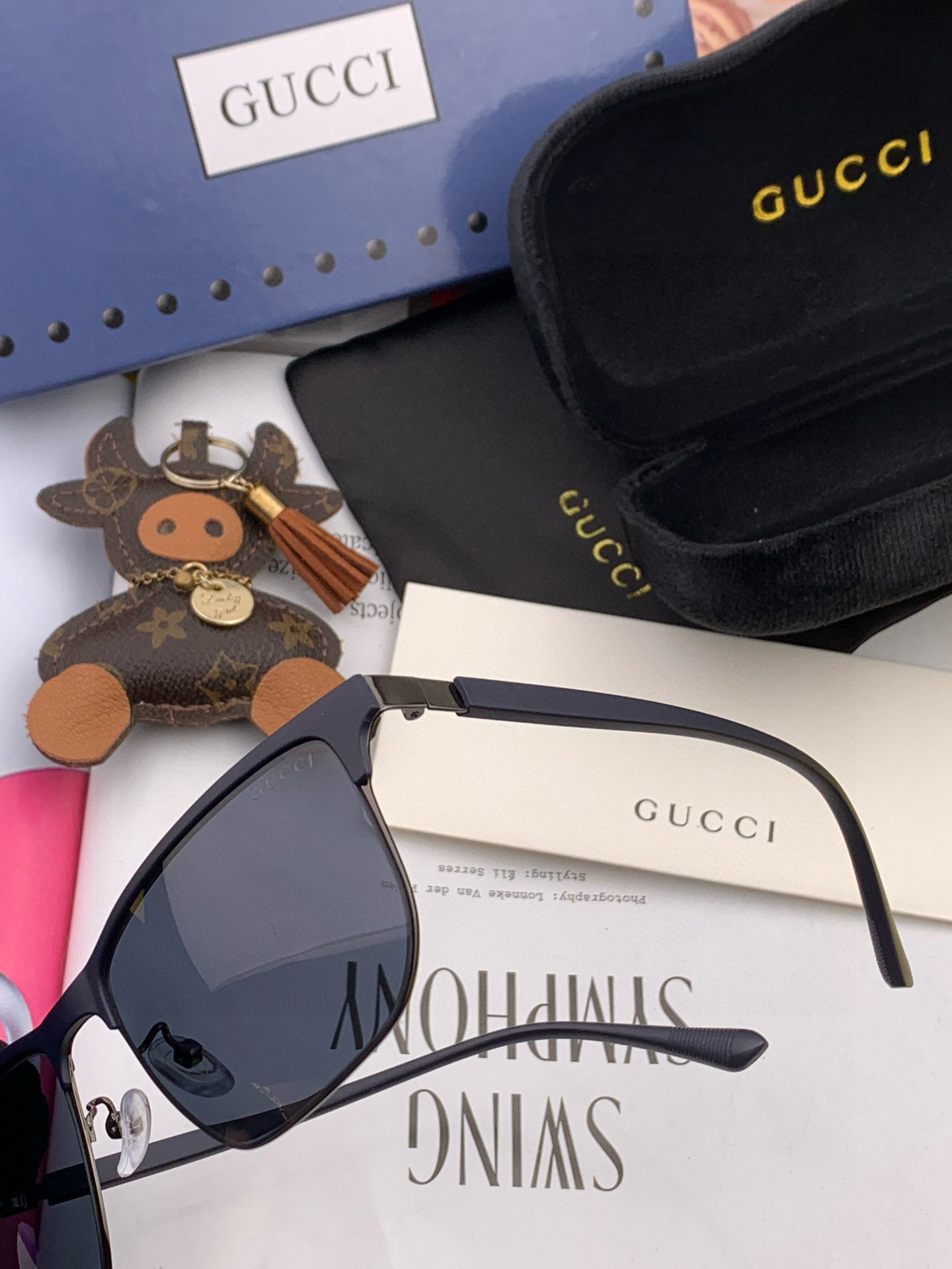   Gucci 。  高品质男女款墨镜   👍 进口宝丽来偏光镜片  。 开车钓鱼都可 。百搭显瘦墨镜韩