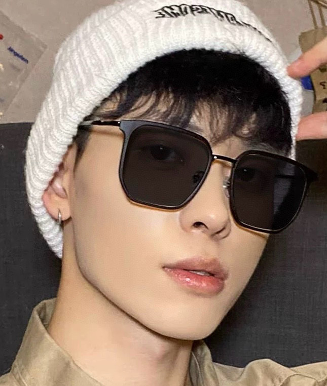   Gucci 。  高品质男女款墨镜   👍 进口宝丽来偏光镜片  。蛤蟆镜 开车钓鱼都可 。百搭显瘦