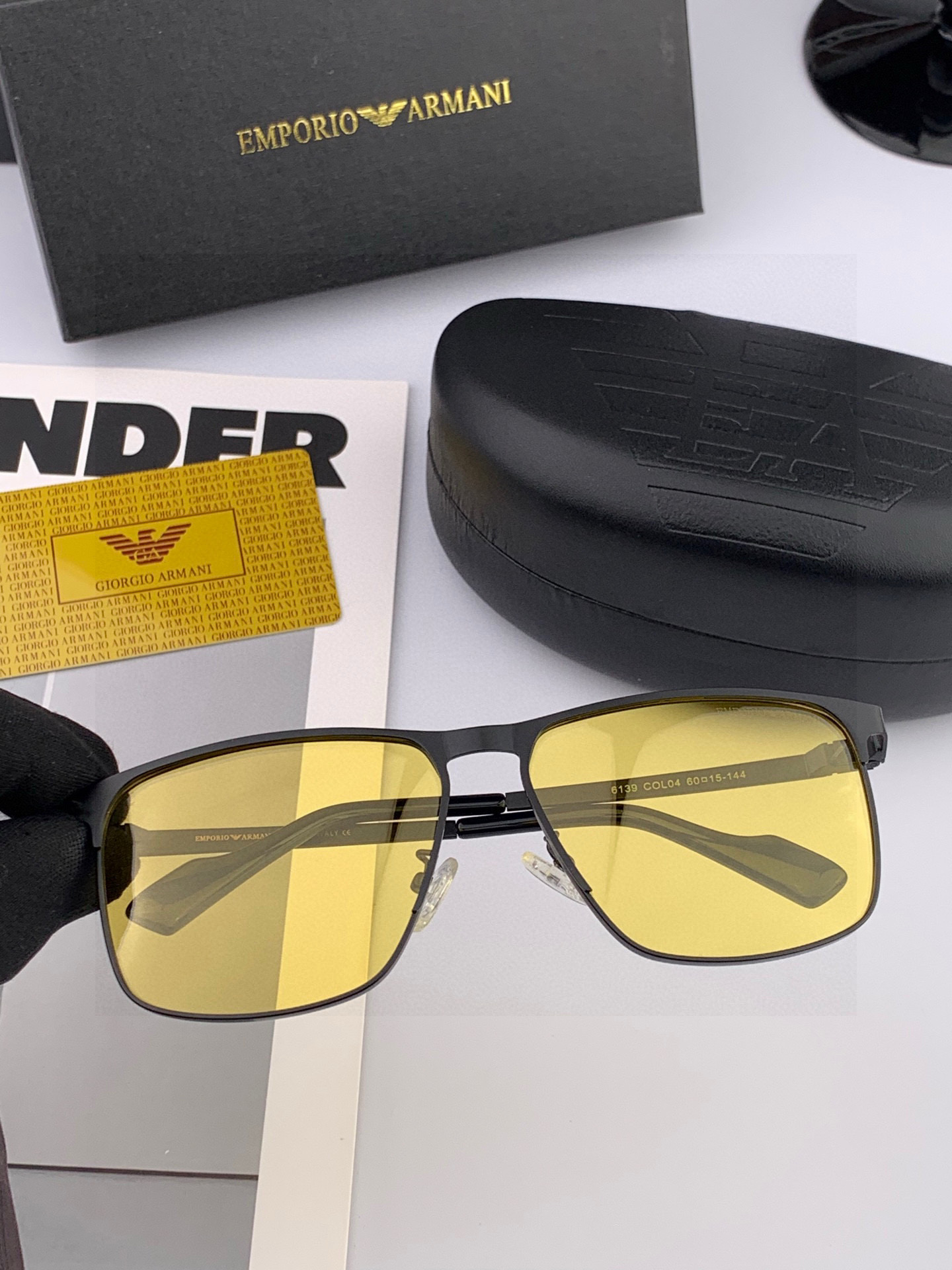   【阿玛尼】2025新款超百搭金属尼龙太阳镜、造型轮廓超大镜框完美修饰脸型，时尚超级百搭 ！型号：A9