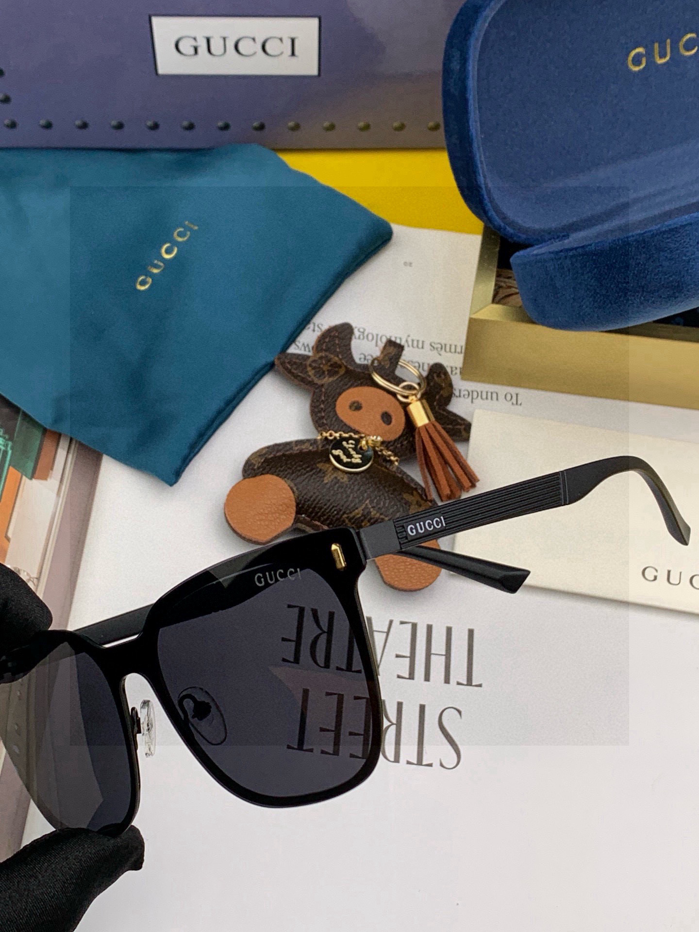    Gucci古奇 新款连体驶驾镜墨镜出行必众备多明星同款 太阳镜 男女太士阳镜飞行  型号：G075