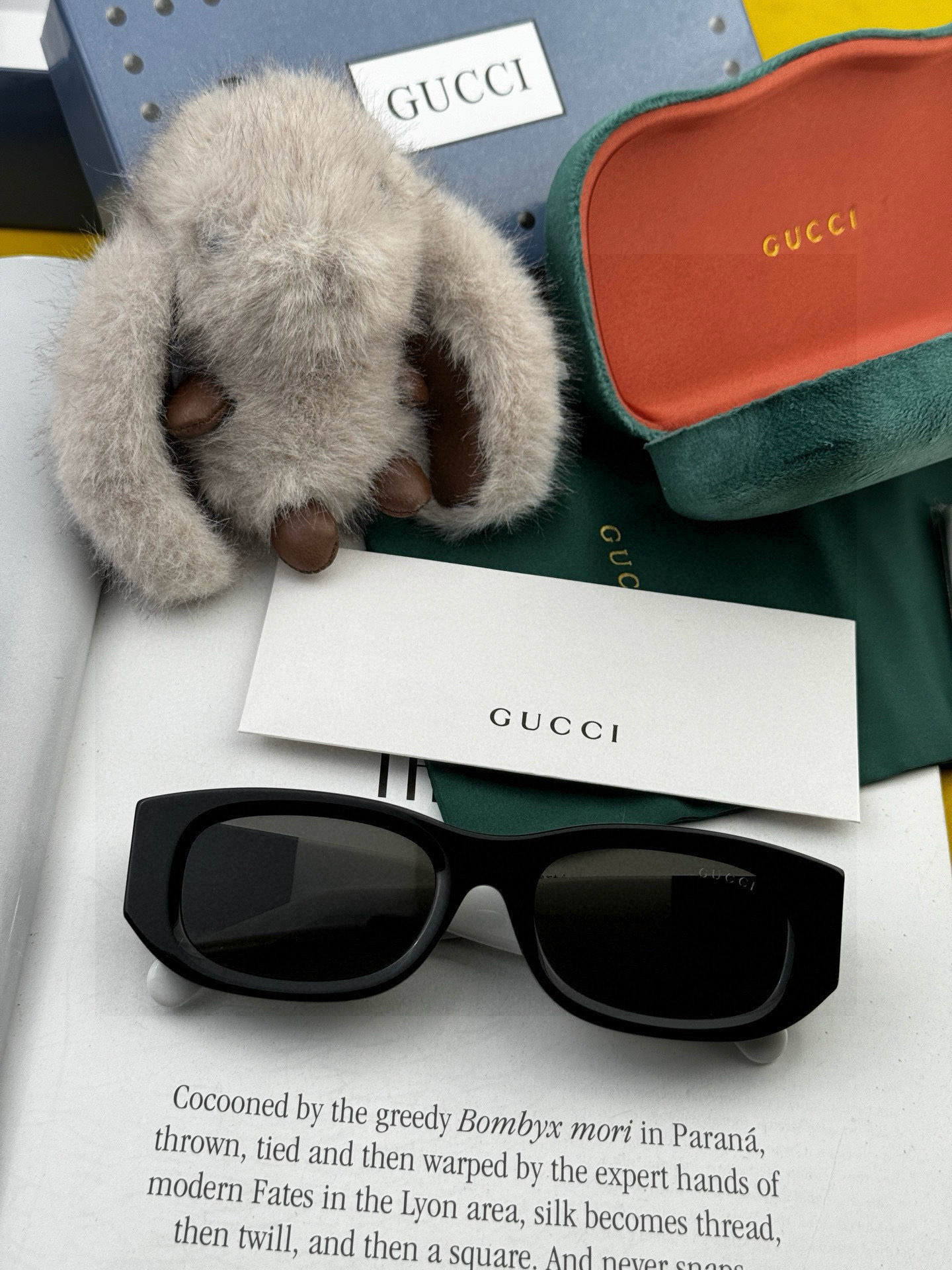   GUCCI2025开春新款一体镜 大框太阳镜男女同款 😎 
爆款小框尼龙太阳镜 超逼格超酷 
镜腿品