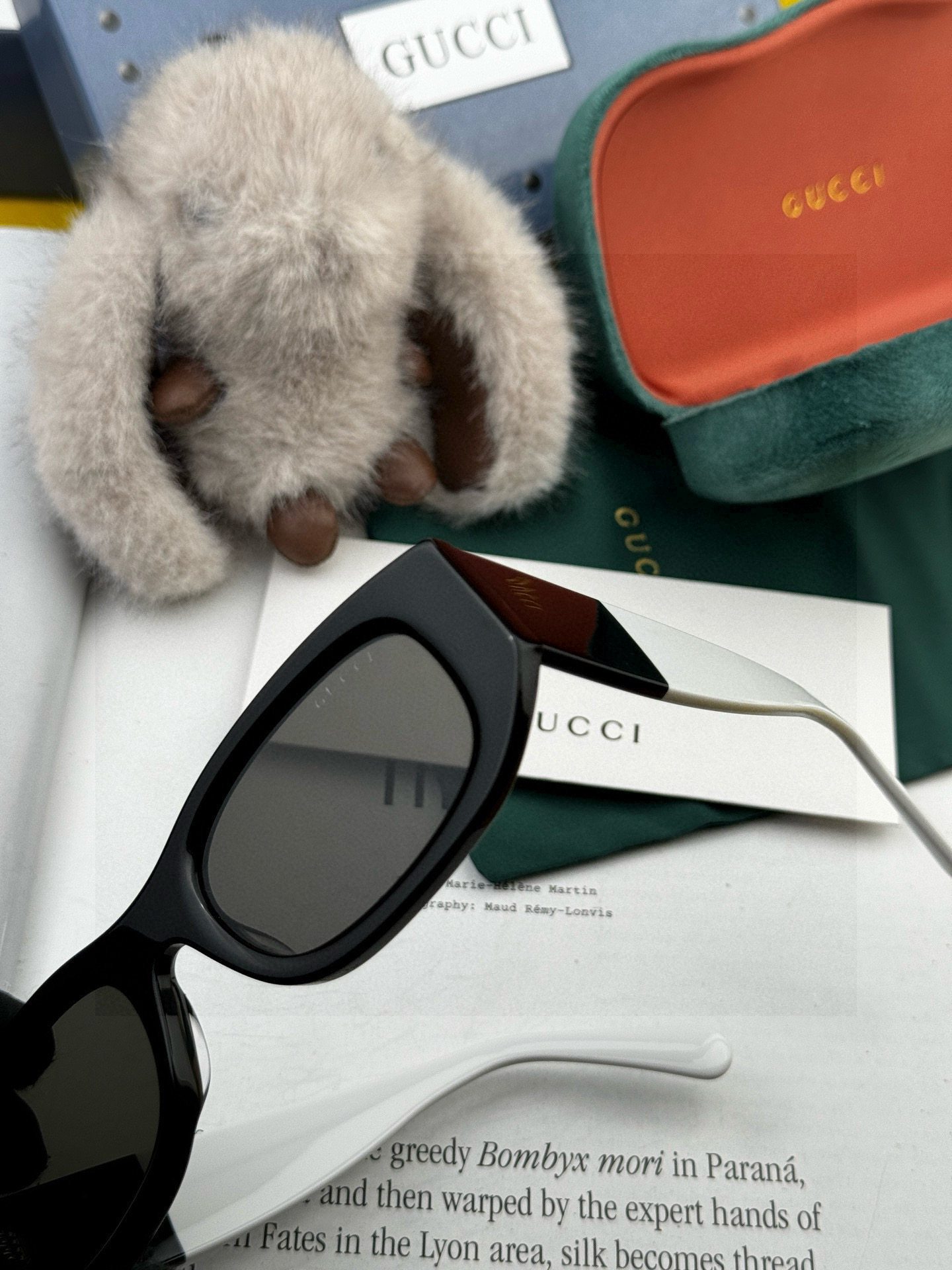   GUCCI2025开春新款一体镜 大框太阳镜男女同款 😎 
爆款小框尼龙太阳镜 超逼格超酷 
镜腿品