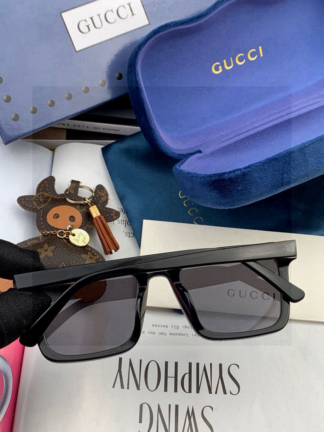  连体镜GUCCI2025开春新款一体镜 大框太阳镜男女同款 😎 
爆款大框尼龙太阳镜 超逼格超酷 
镜