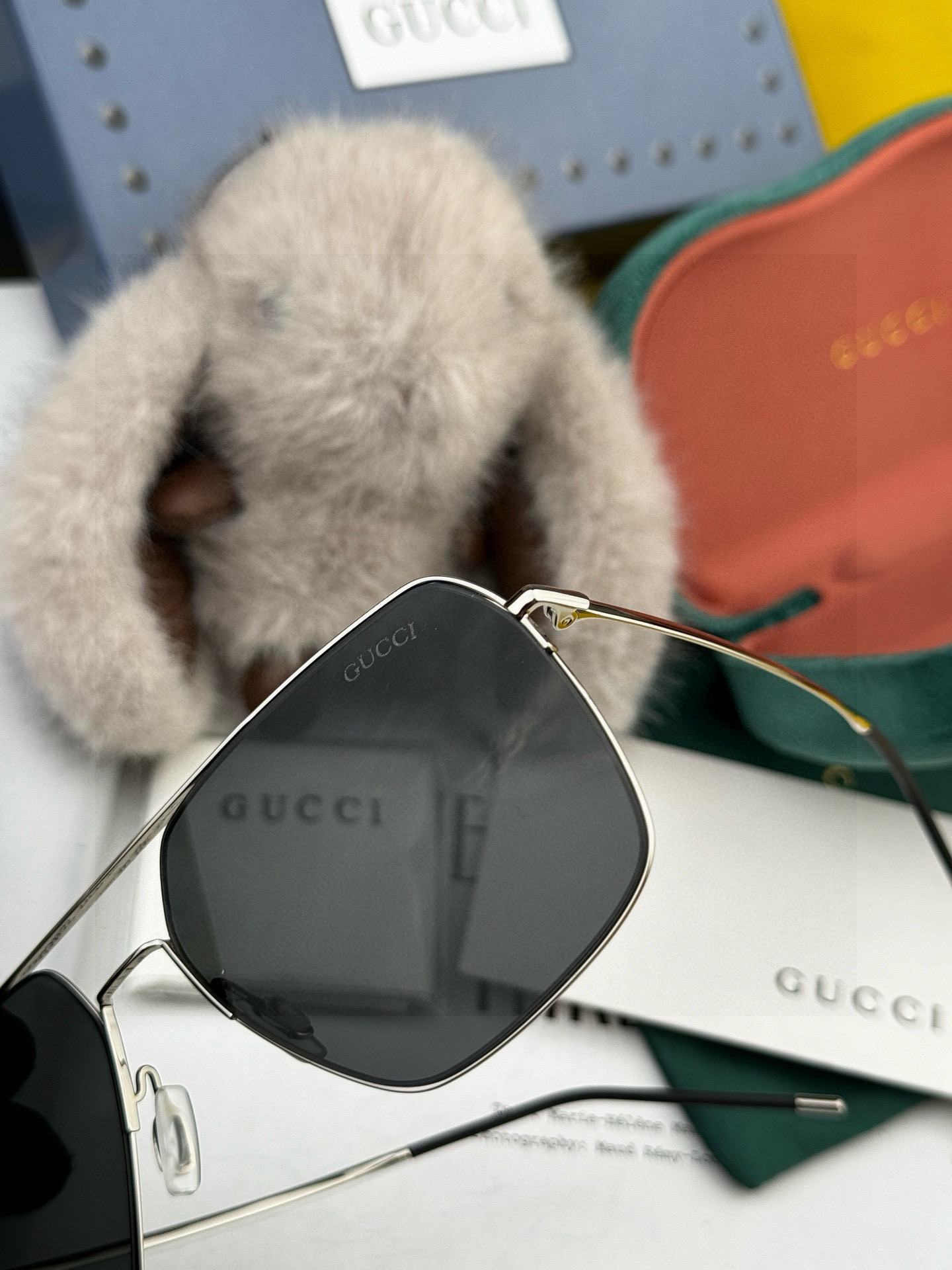         GUCCI 男款炫彩飞行员偏光太阳镜 ❤️材质：高清尼龙加厚卡槽高清偏光镜片 🌹无边框镜