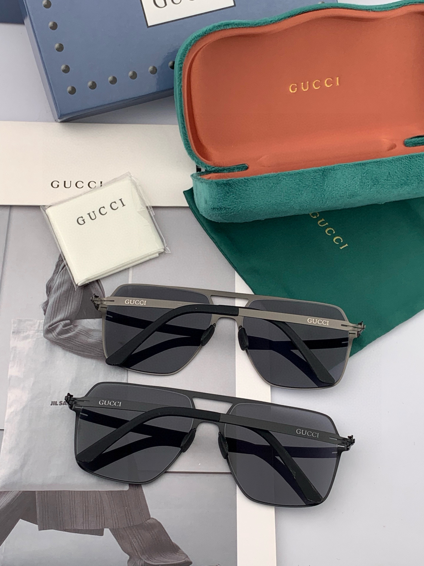       GUCC* 2025 新款男女情侣款太阳iP电镀永不褪色 卖点：超轻超有弹性整幅眼镜无螺丝重