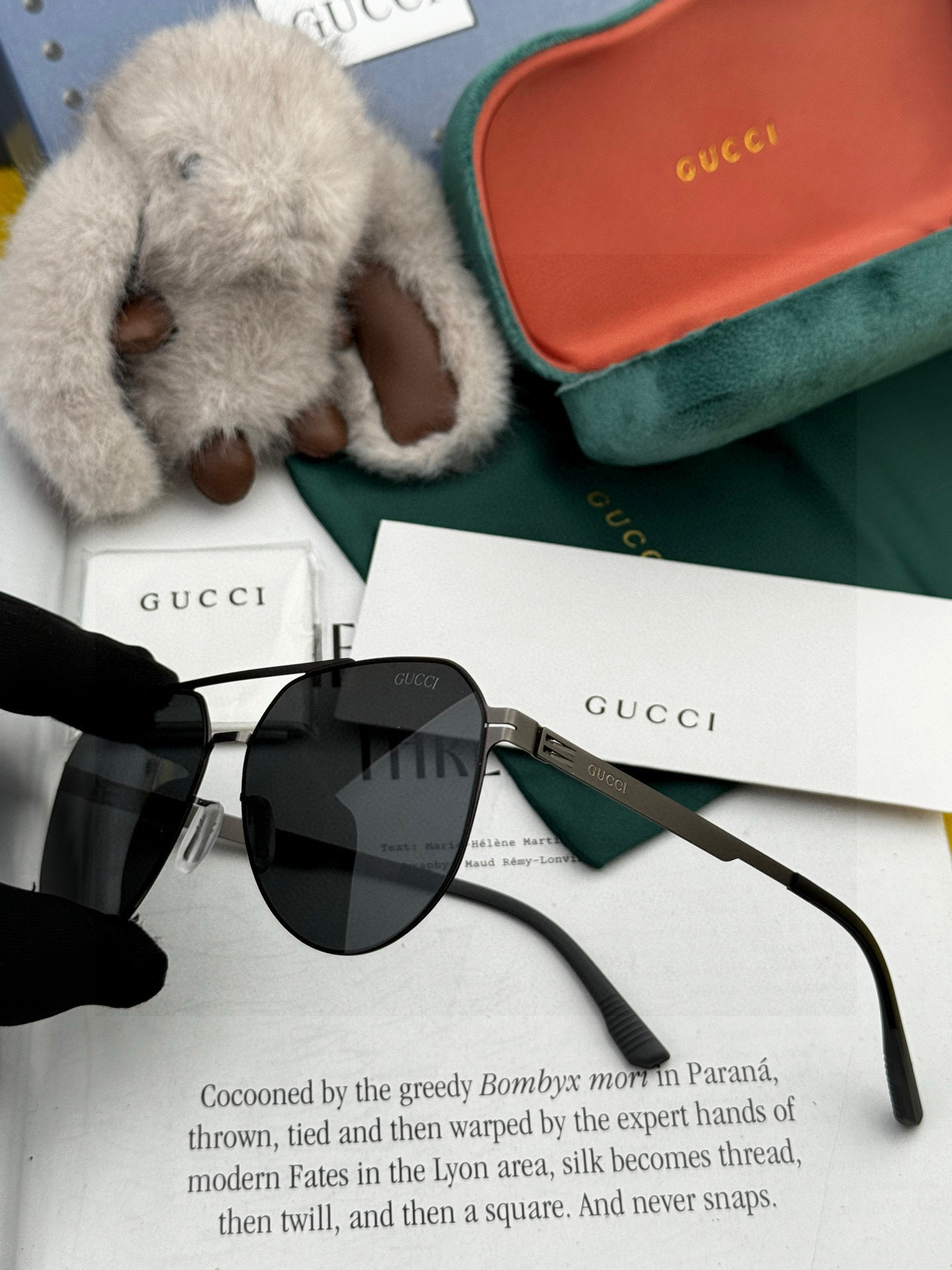       GUCC* 2025 新款男女情侣款太阳iP电镀永不褪色 卖点：超轻超有弹性整幅眼镜无螺丝重