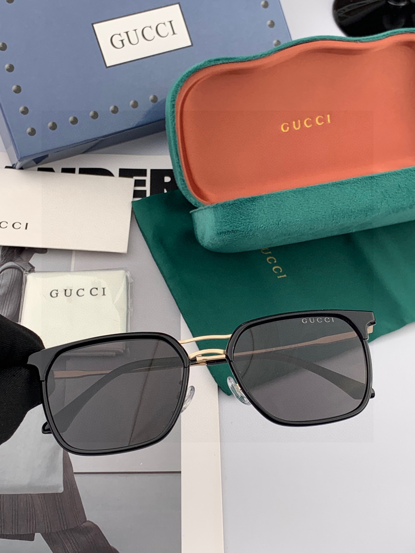 ♦️ GUCCI 2025新款男女情侣款太阳镜 超轻超有弹性整幅眼镜 重要的是压不坏 高清镜片、精湛的工