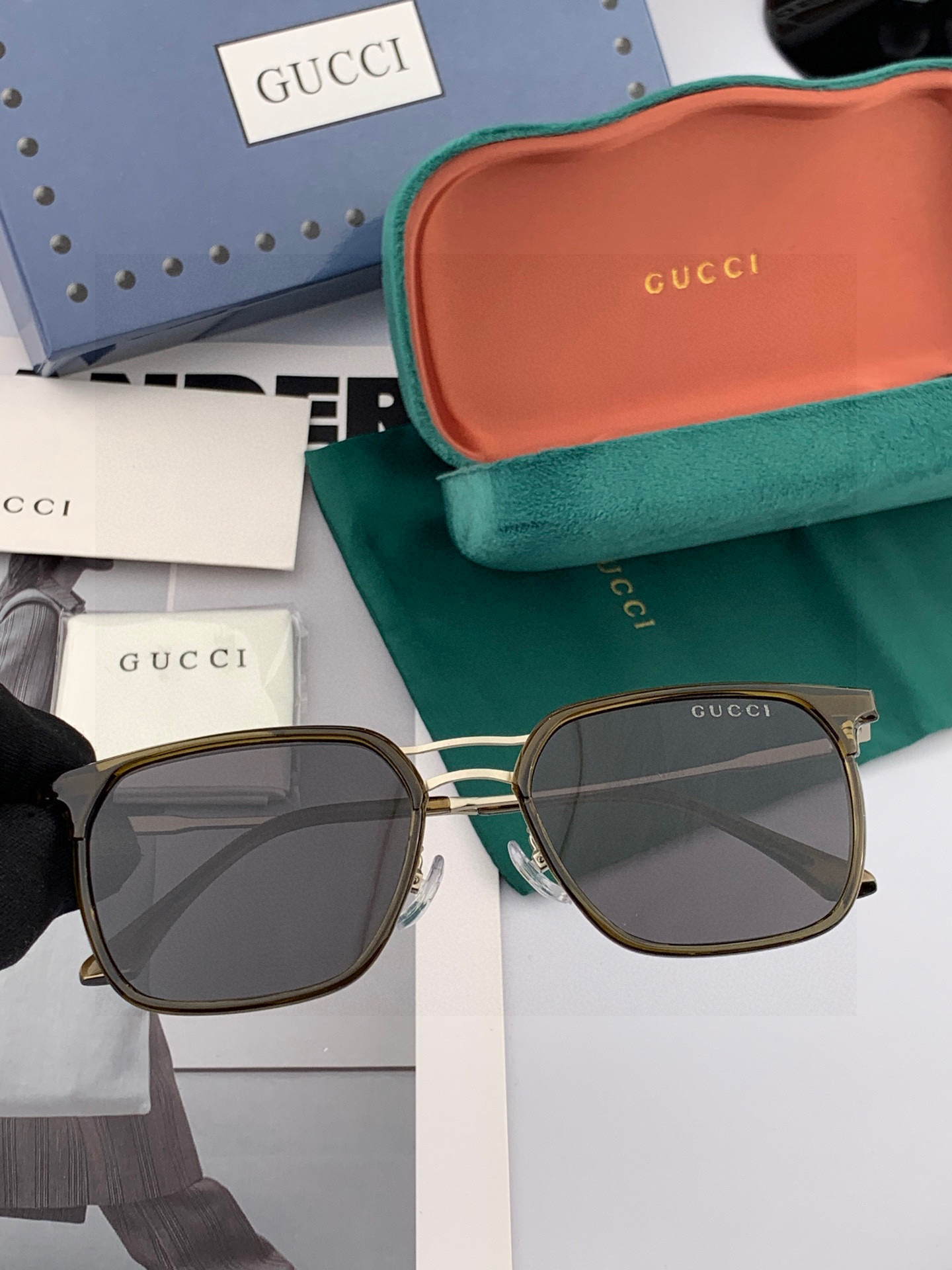 ♦️ GUCCI 2025新款男女情侣款太阳镜 超轻超有弹性整幅眼镜 重要的是压不坏 高清镜片、精湛的工