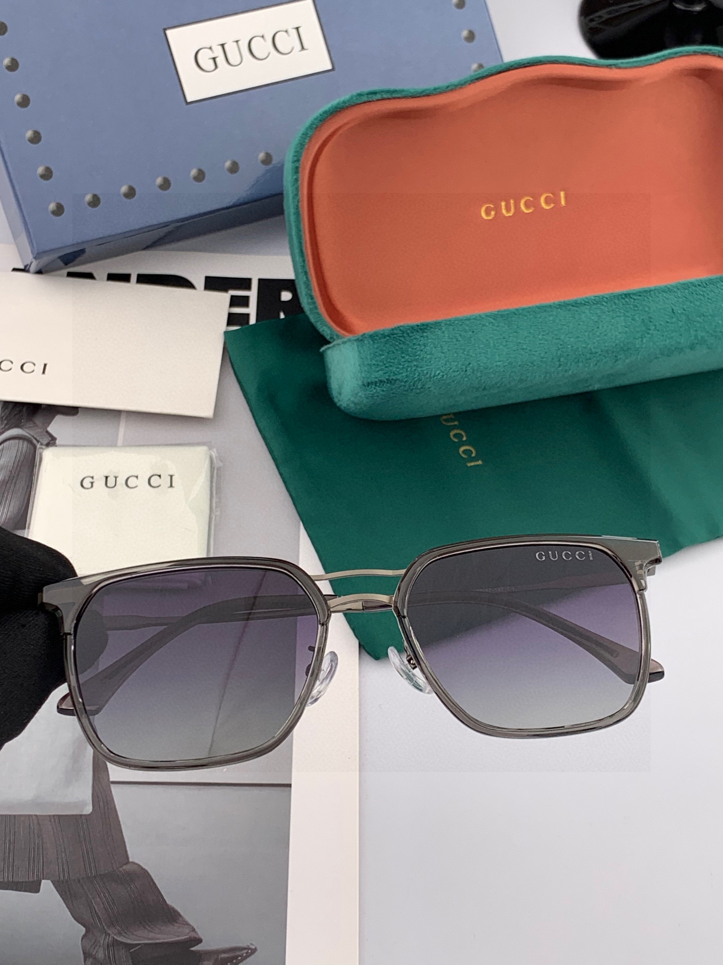 ♦️ GUCCI 2025新款男女情侣款太阳镜 超轻超有弹性整幅眼镜 重要的是压不坏 高清镜片、精湛的工