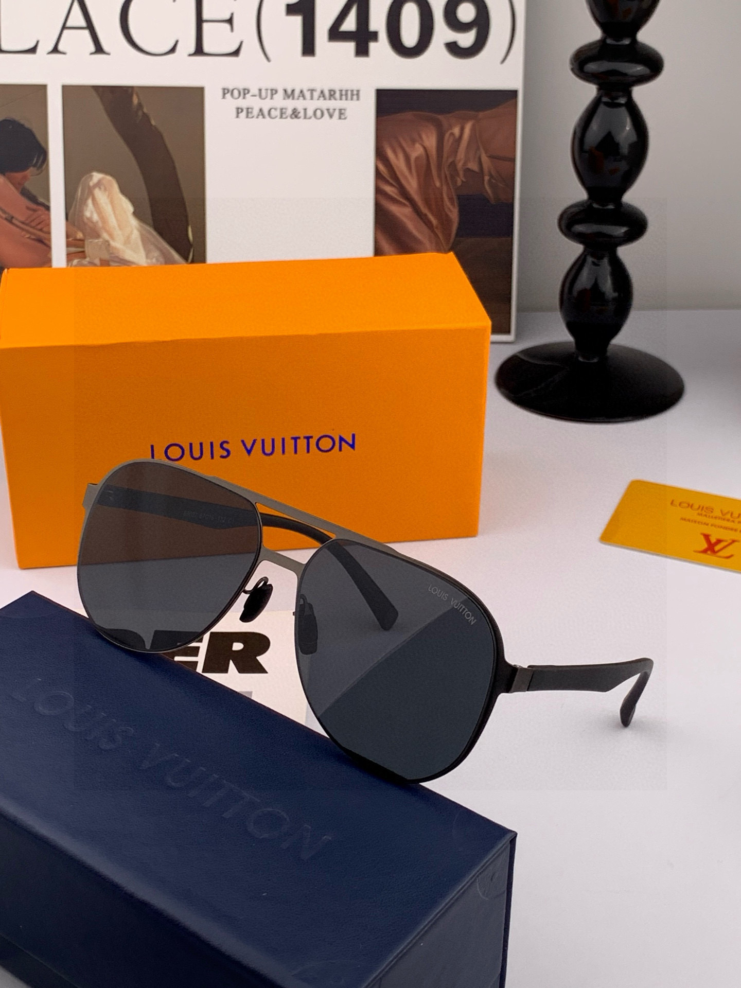       LV 男款炫彩飞行员偏光太阳镜 ❤️材质：高清尼龙加厚卡槽高清偏光镜片 🌹无边框镜架💕颜👍型