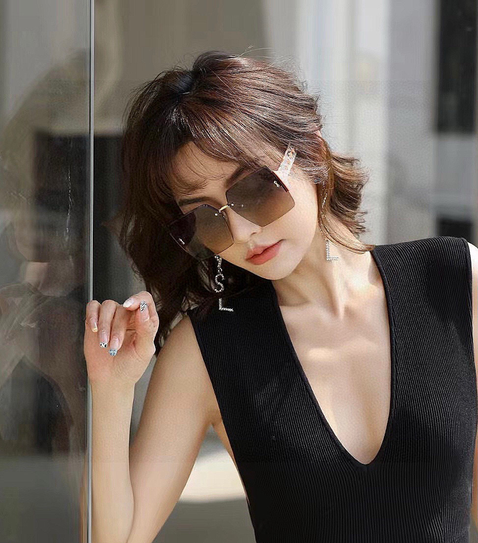  【TR尼龙偏光系列】lv大框太阳镜墨镜经典的方框设计，不挑脸型，无论搭配大衣还是连衣裙都非常显气质尼龙