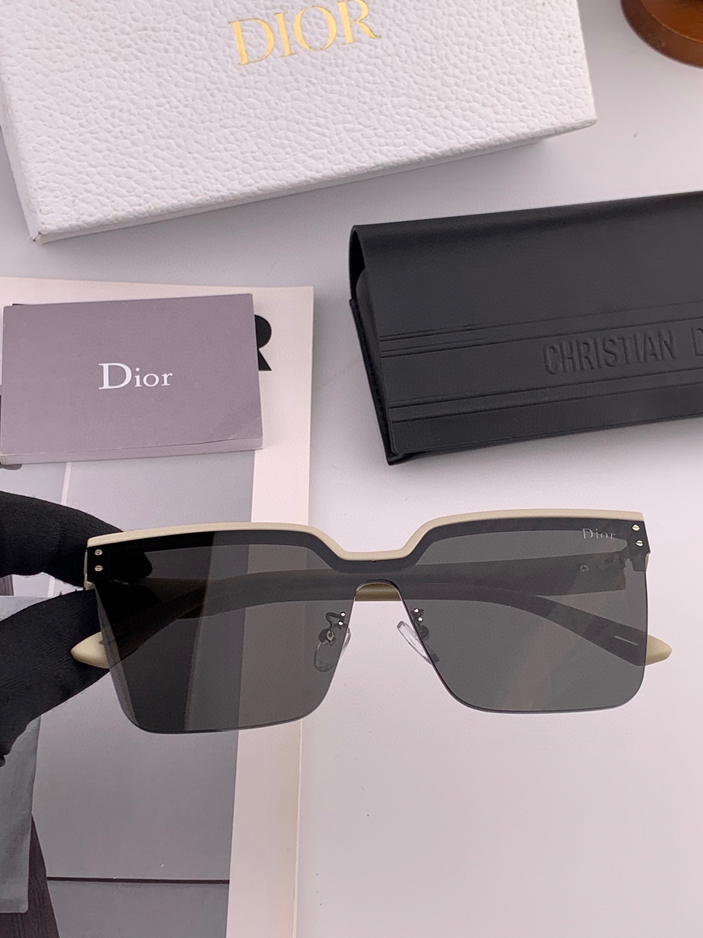 🔺 【DIOR尼龙偏光连体太阳镜】2025开春新款 潮流爆款 时尚方框偏光太阳镜 高品质 佩戴舒适 网红
