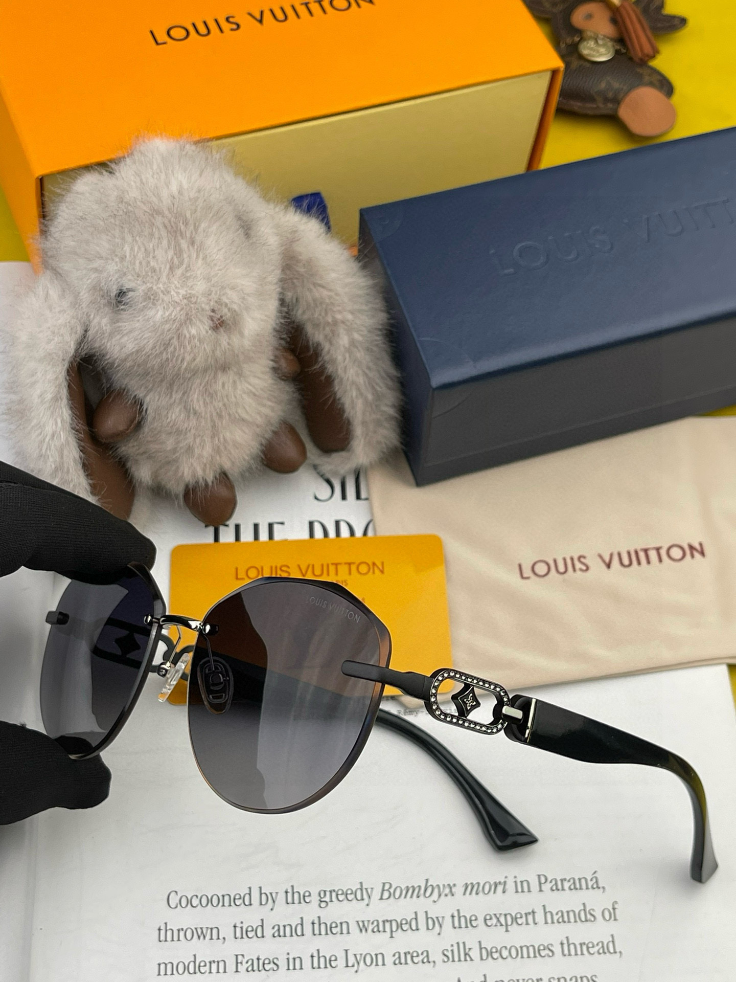 🔺 【LV-尼龙偏光太阳镜】2025开春新款 潮流爆款 时尚圆框偏光太阳镜 高品质 佩戴舒适 网红潮款墨