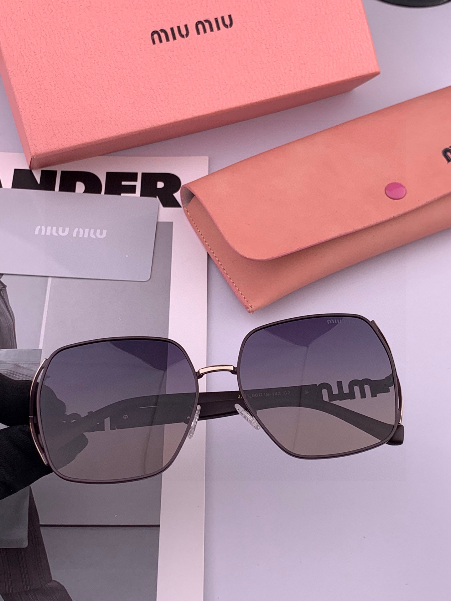   MIUMIU/缪缪🖇🖇2025开春新款🌟闪耀新款璀璨登台 ❤❤太阳镜潮品 精致个性设计简约时尚 专柜