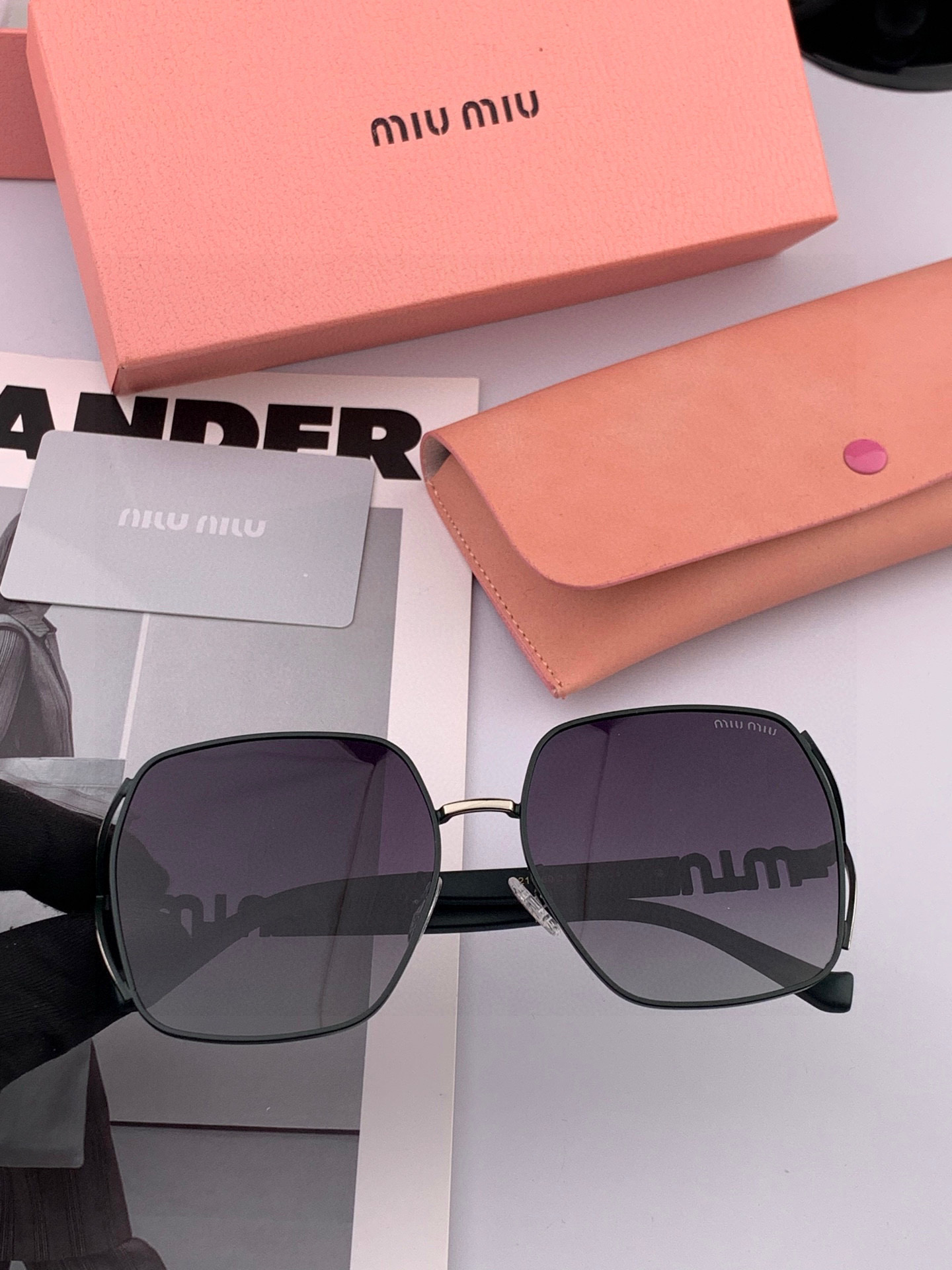   MIUMIU/缪缪🖇🖇2025开春新款🌟闪耀新款璀璨登台 ❤❤太阳镜潮品 精致个性设计简约时尚 专柜