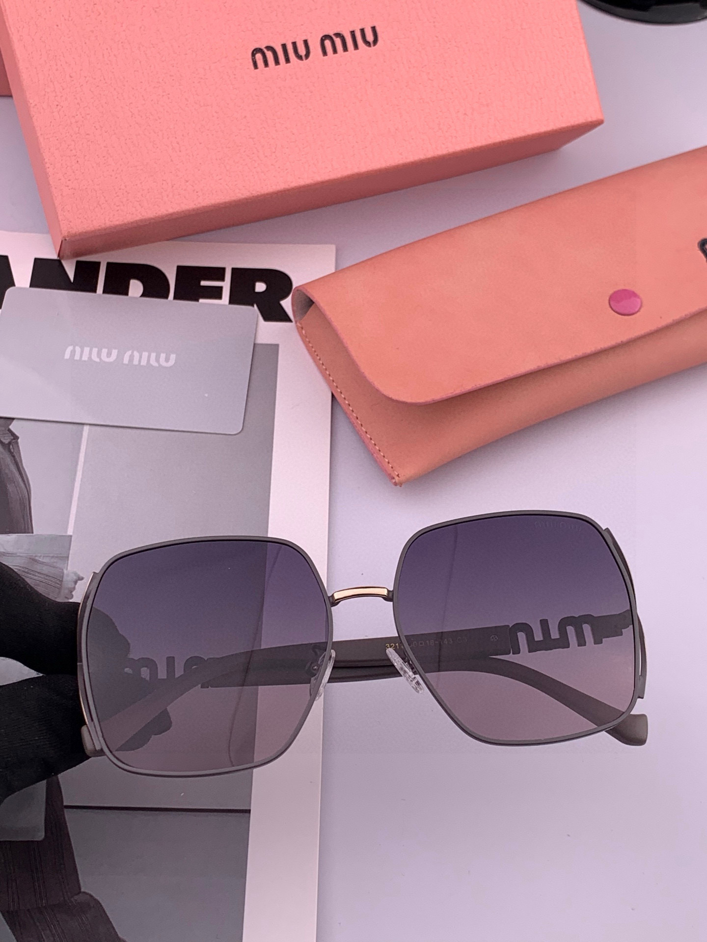   MIUMIU/缪缪🖇🖇2025开春新款🌟闪耀新款璀璨登台 ❤❤太阳镜潮品 精致个性设计简约时尚 专柜