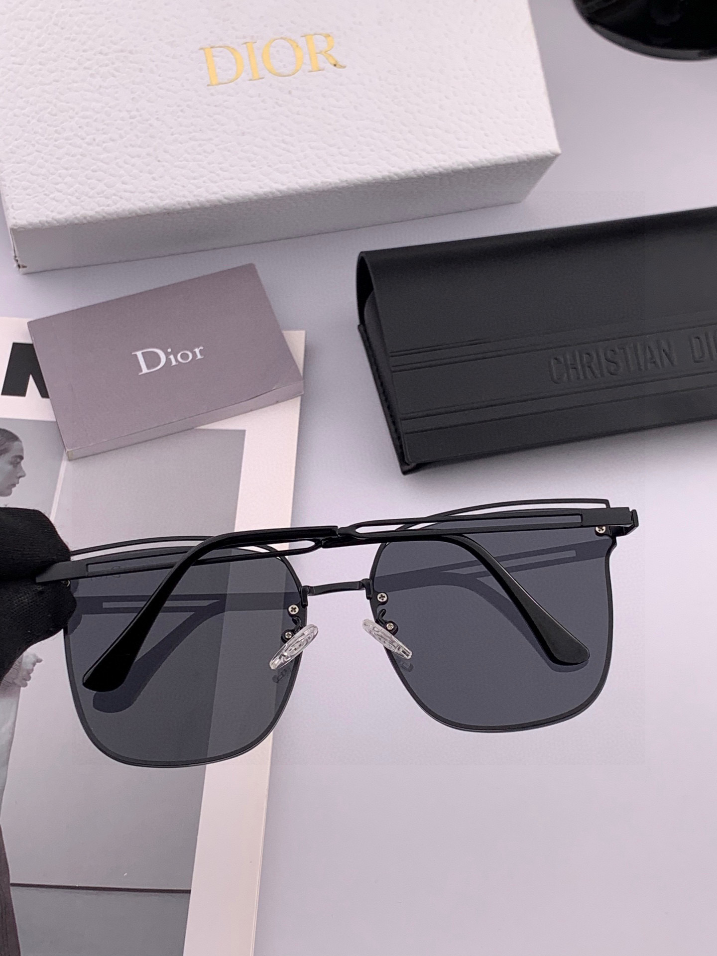  【TR偏光系列】DIOR   经典的方框设计，不挑脸型，无论搭配大衣还是连衣裙都非常显气质尼龙偏光镜片