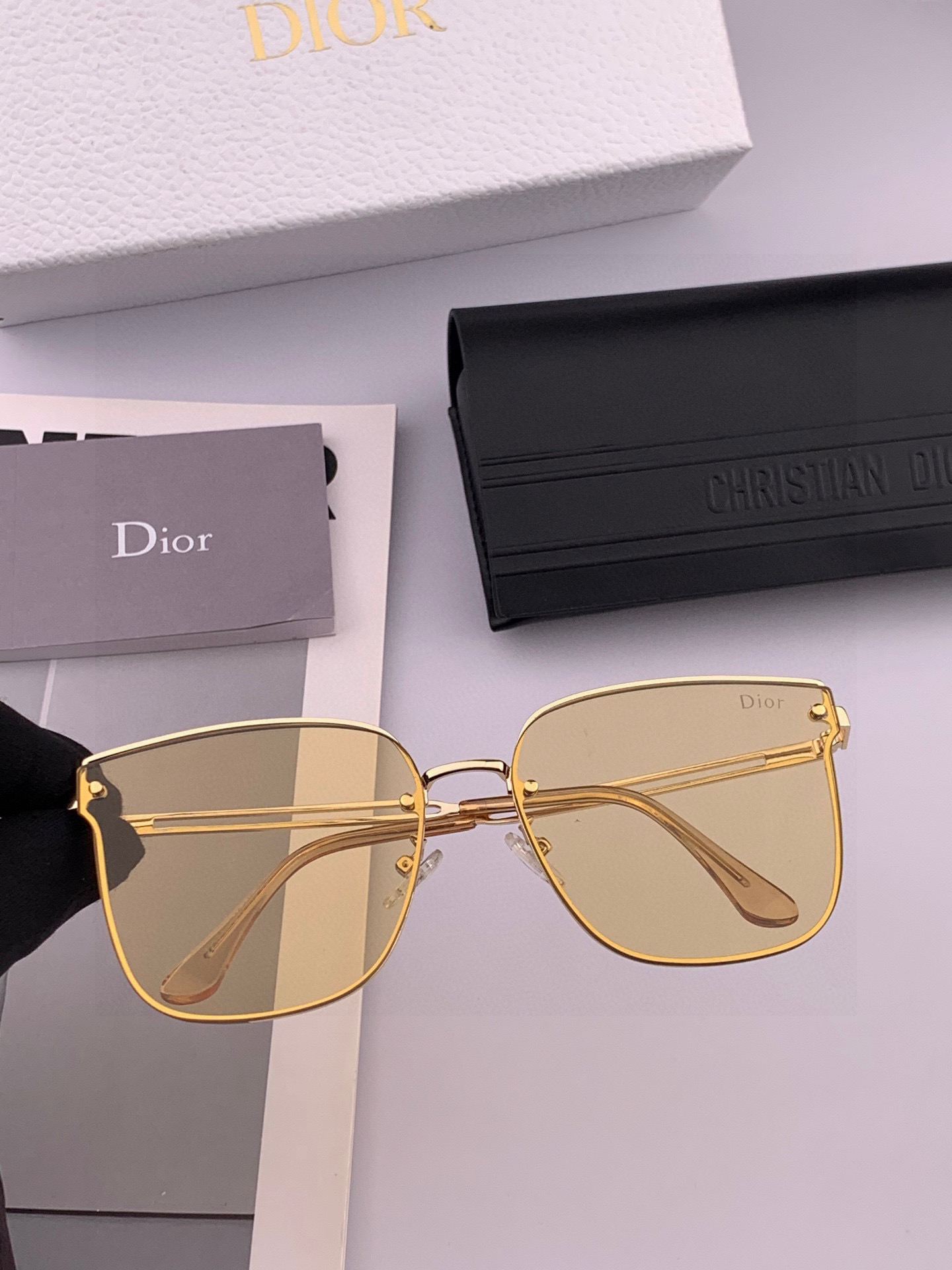  【TR偏光系列】DIOR   经典的方框设计，不挑脸型，无论搭配大衣还是连衣裙都非常显气质尼龙偏光镜片