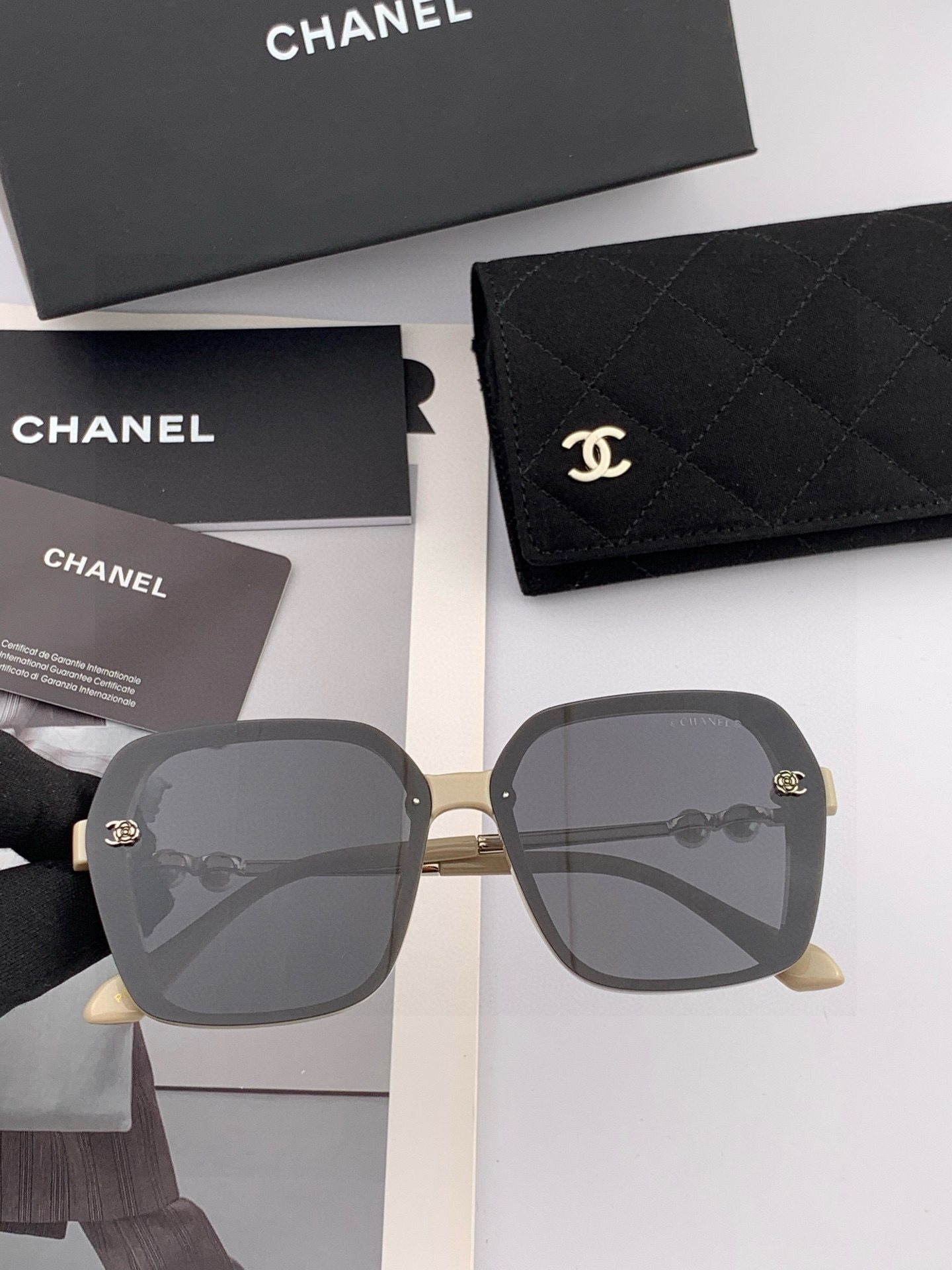 🔺CHANEL🔻2025官方早春新款，众多明星同款色香奈儿‼️‼️新款珍珠大框偏光墨镜 ，🌈🌈宝丽来超清