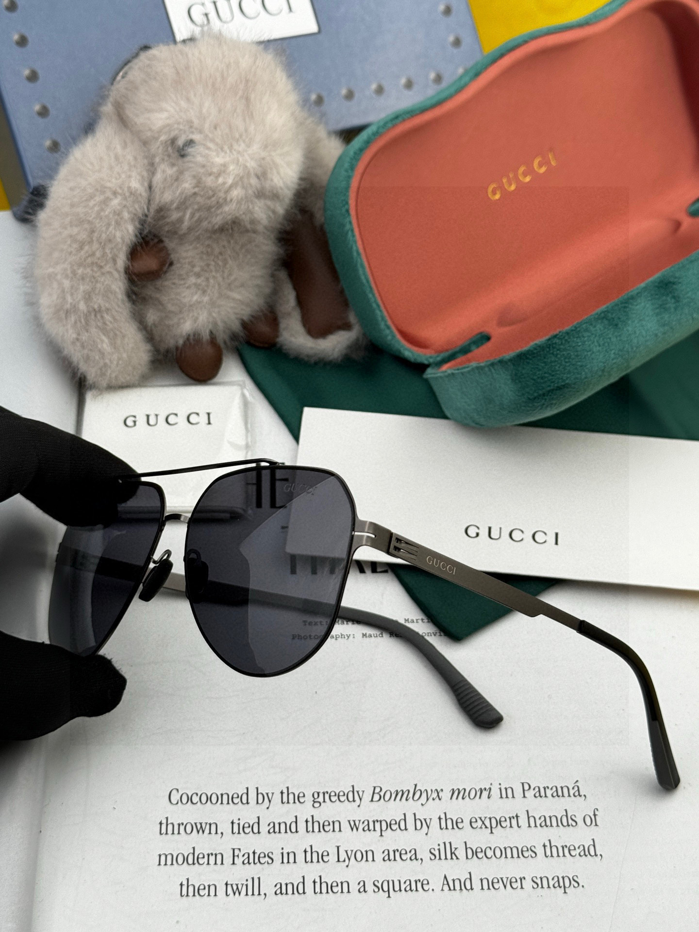       GUCC* 2025 新款男女情侣款太阳iP电镀永不褪色 卖点：超轻超有弹性整幅眼镜无螺丝重