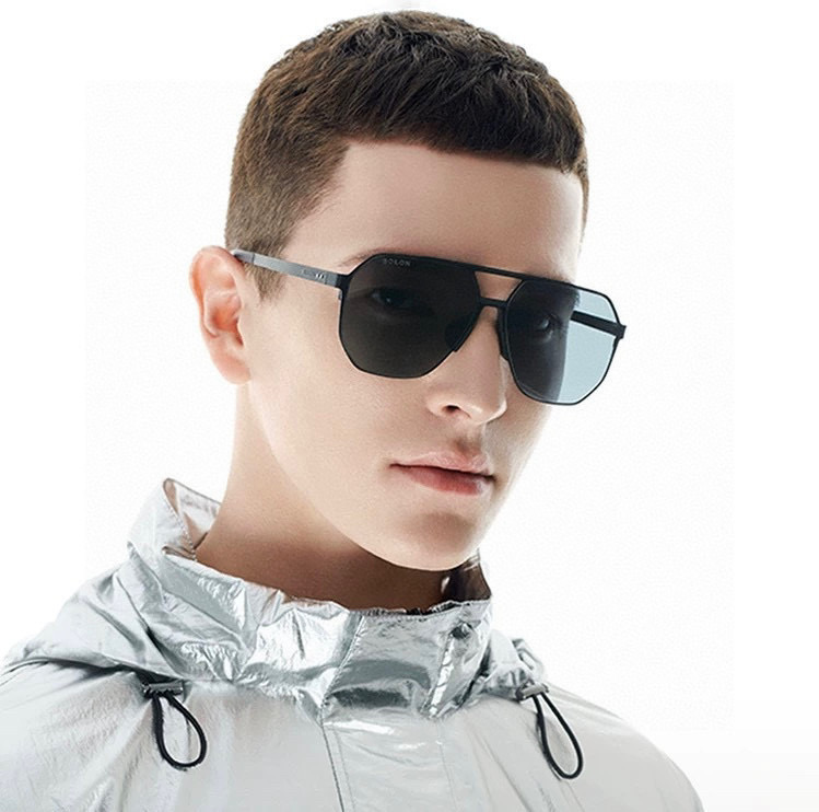       LV 男款炫彩飞行员偏光太阳镜 ❤️材质：高清尼龙加厚卡槽高清偏光镜片 🌹无边框镜架💕颜👍型