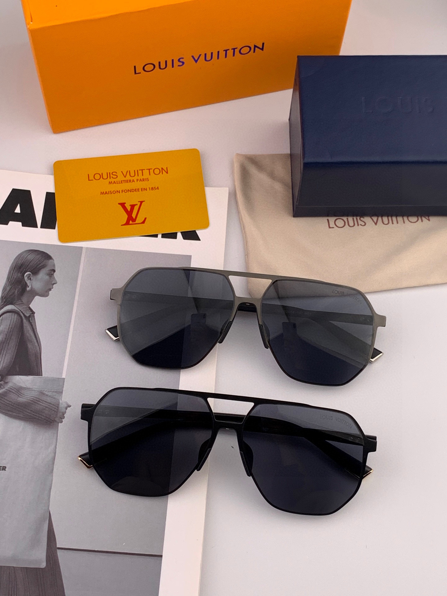       LV 男款炫彩飞行员偏光太阳镜 ❤️材质：高清尼龙加厚卡槽高清偏光镜片 🌹无边框镜架💕颜👍型