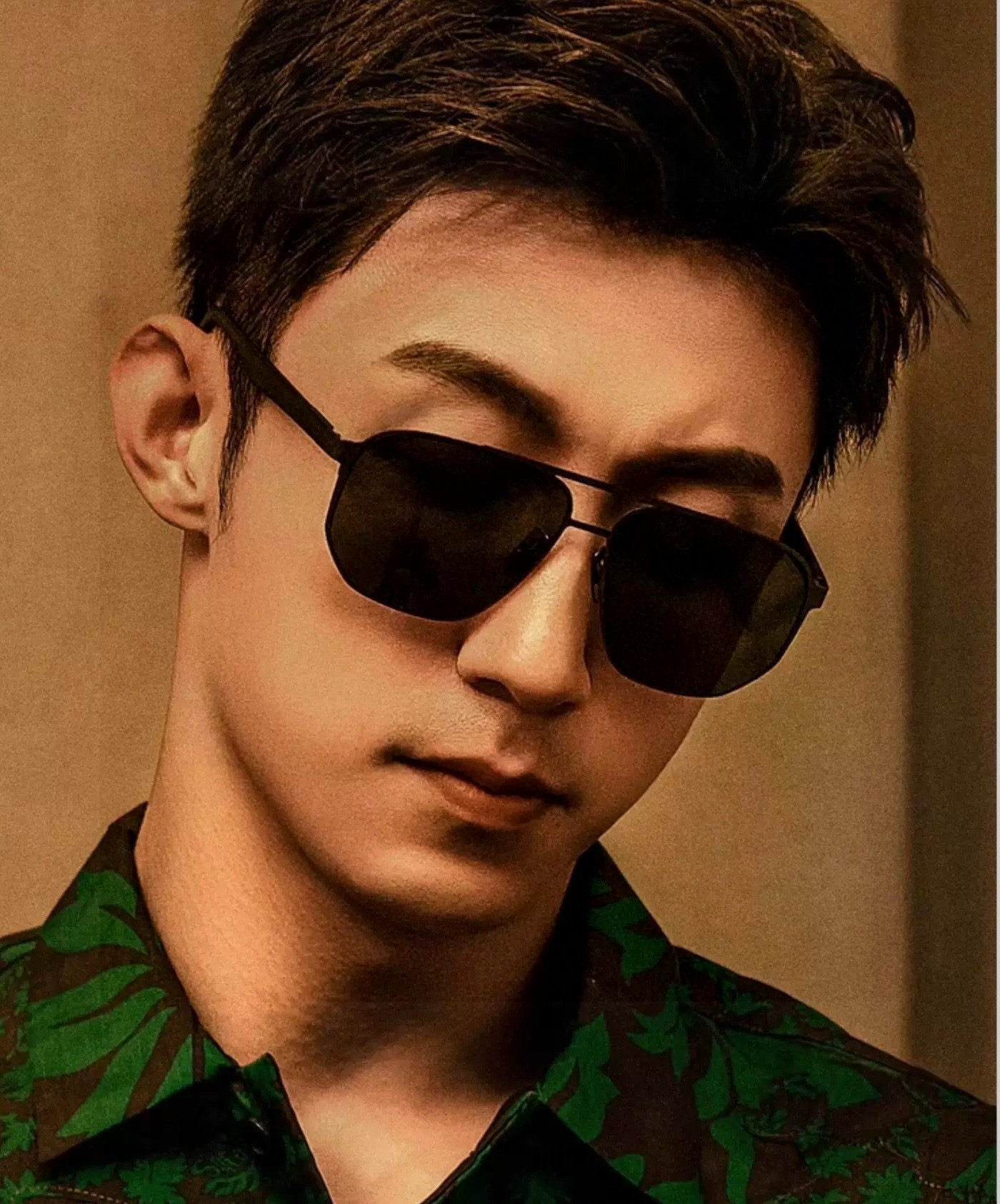        GUCCI 男款炫彩飞行员偏光太阳镜 ❤️材质：高清尼龙加厚卡槽高清偏光镜片 🌹无边框镜架