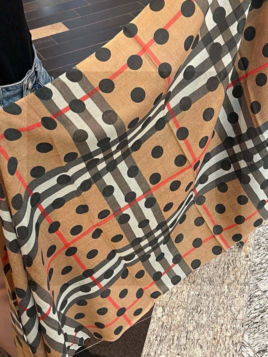  巴宝莉 官网最最新款 💟 度假及日常都非常好搭配的款😍订单私流   一看到就想去度假‼️平时穿搭也非常